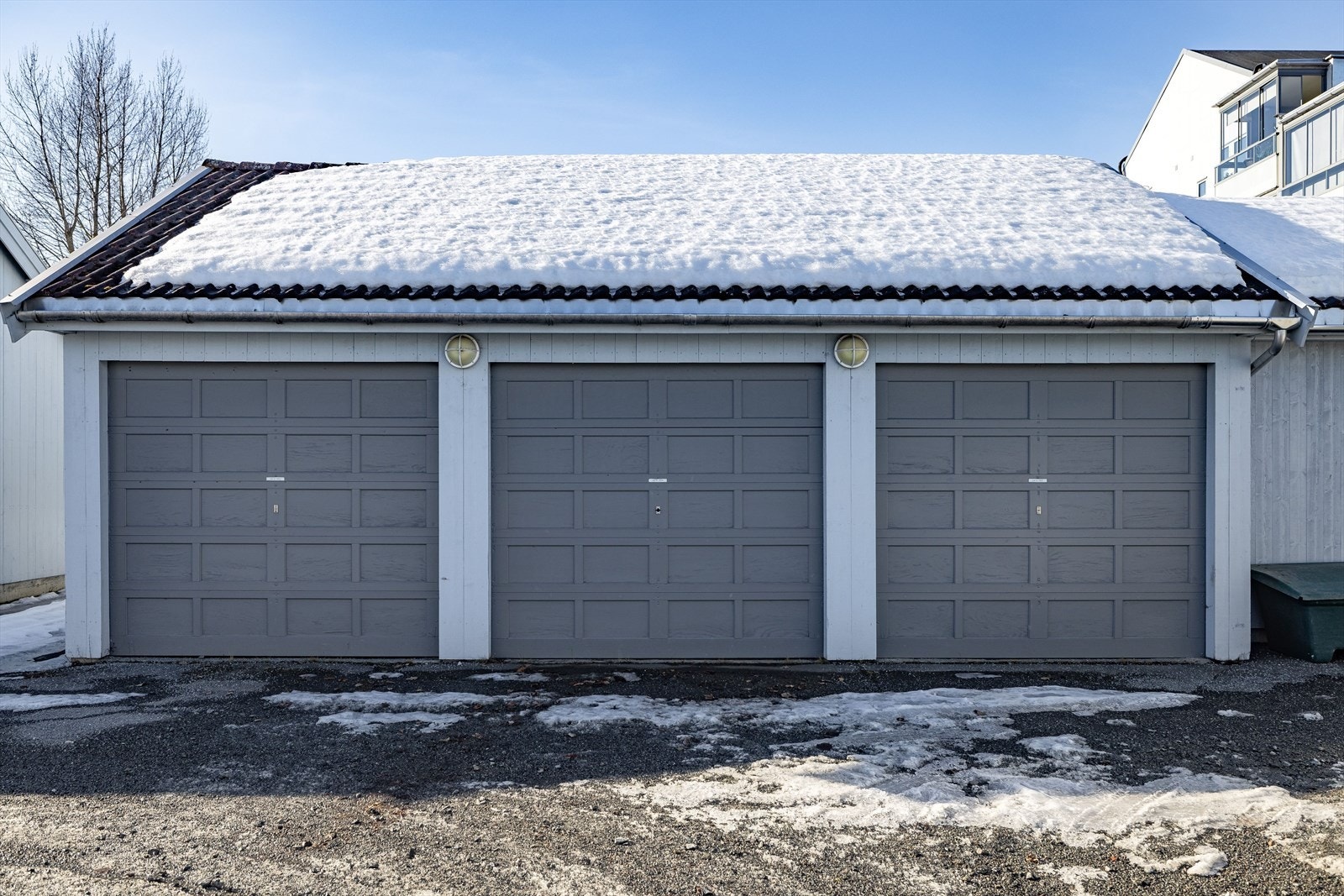 Garasje på ca. 14 m² følger leiligheten. Galleribilde