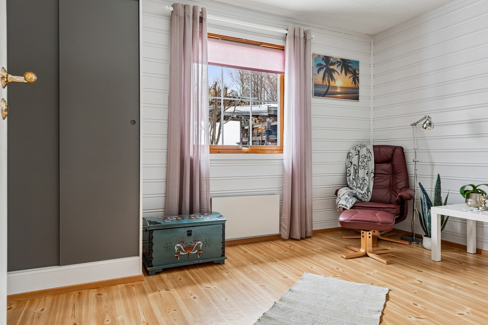 Romslig soverom som ligger i delen som ble påbygget i 1993. Galleribilde