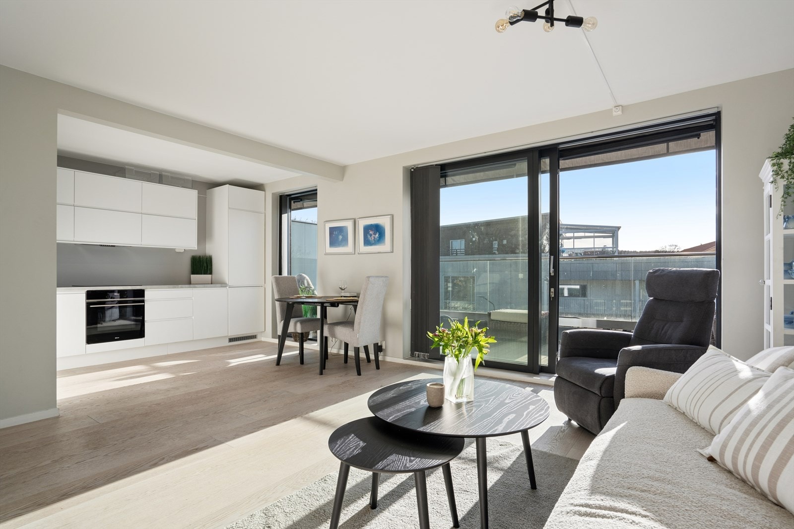 Dette er en lys og innbydende selveierleilighet med sentral beliggenhet midt i Tønsberg sentrum. Galleribilde