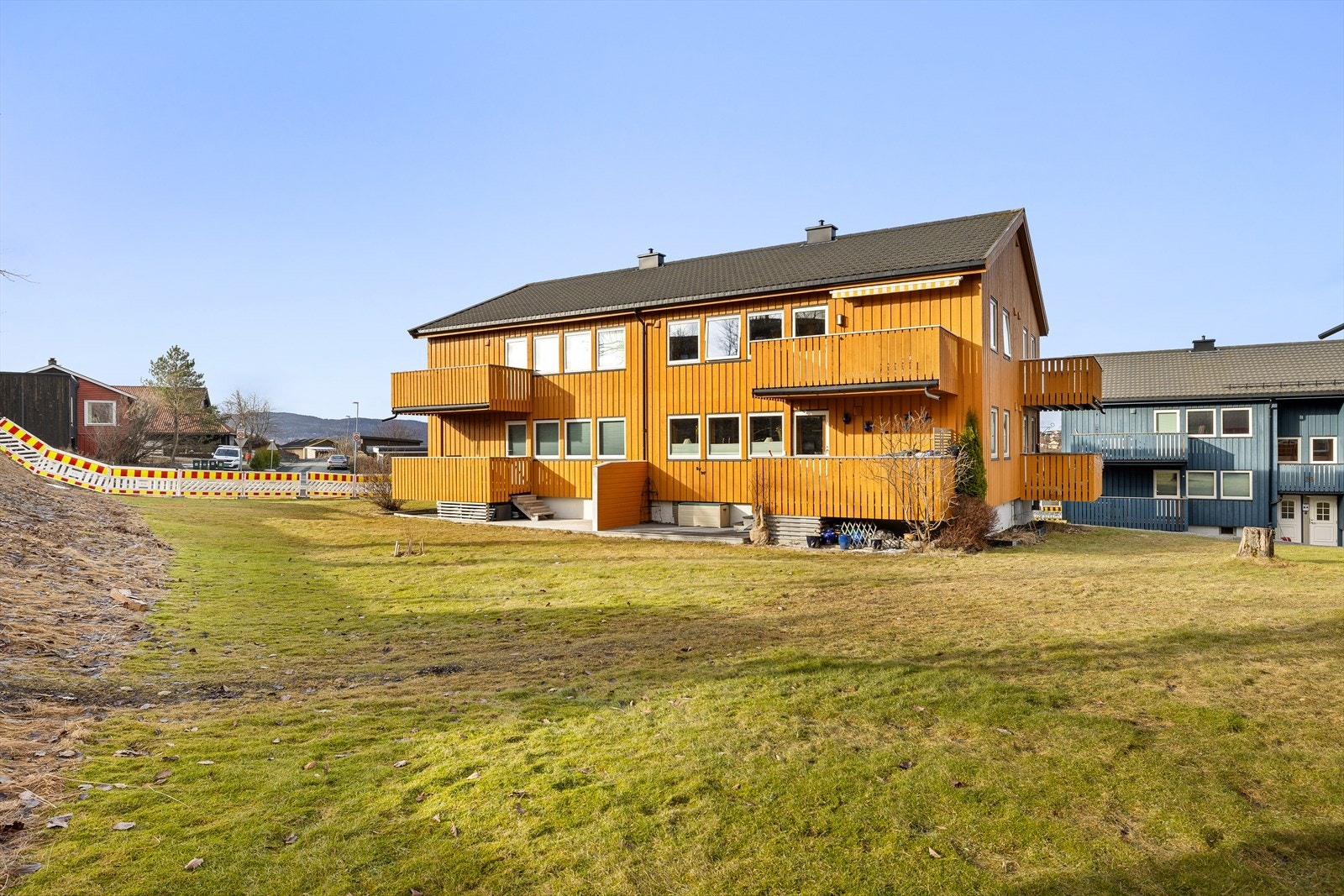 Det er totalt 19 parkeringsplasser med motorvarmer tilknyttet laget. Tildeling skjer gjennom styret. For informasjon om ledige plasser og søknadsprosess, ta kontakt med styret. Galleribilde