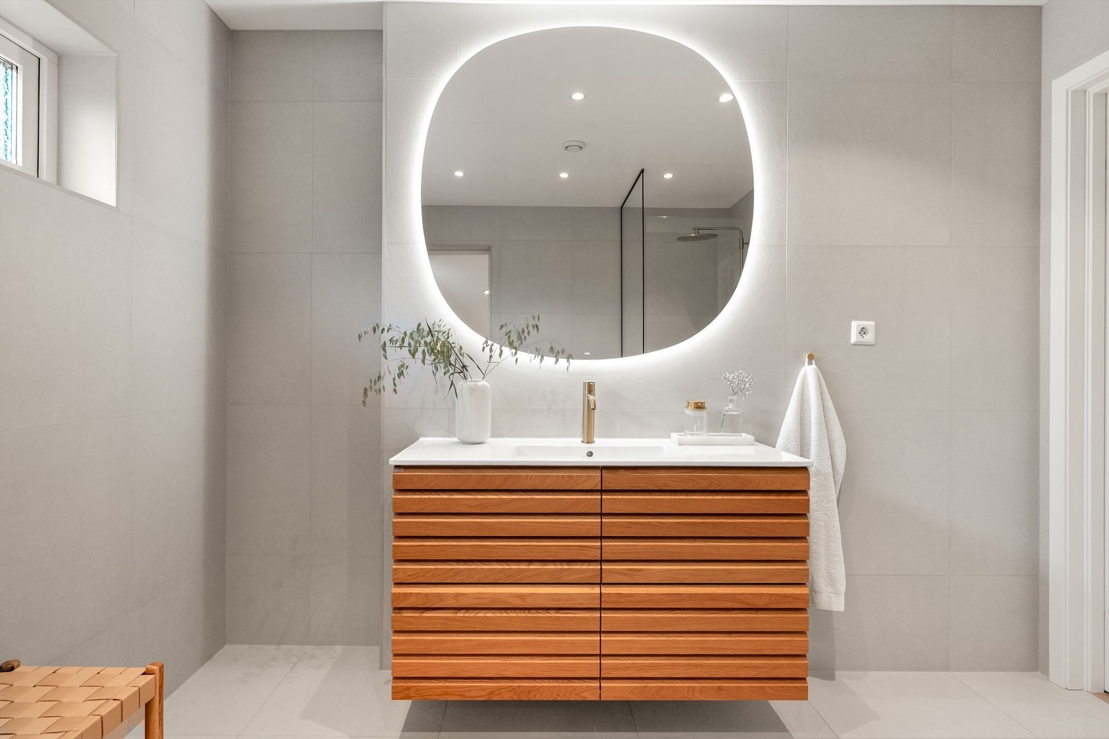 Delikat og moderne baderom. Galleribilde