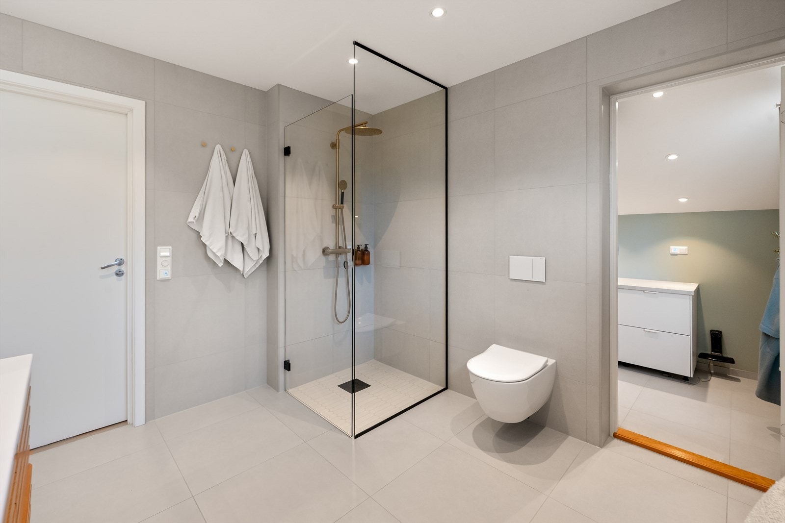 Videre er det tilkomst til vaskerom. Galleribilde