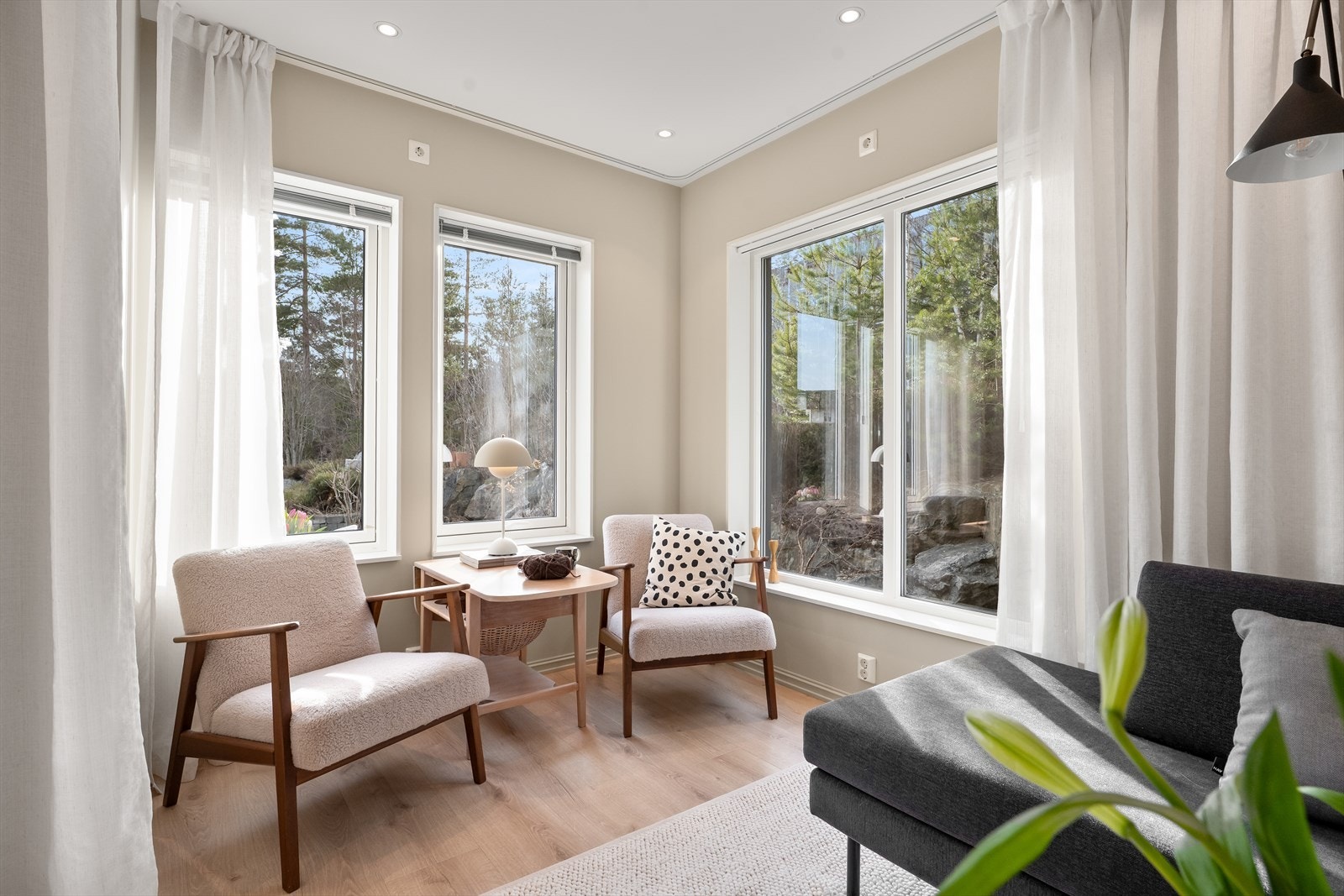 Stue med god plass til møblement. Galleribilde