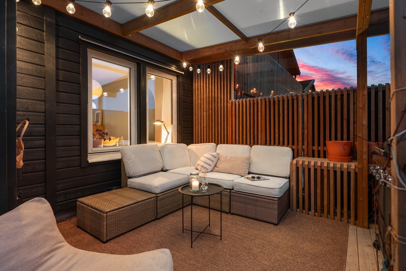 Terrassen har god plass til møblering i flere soner. Galleribilde