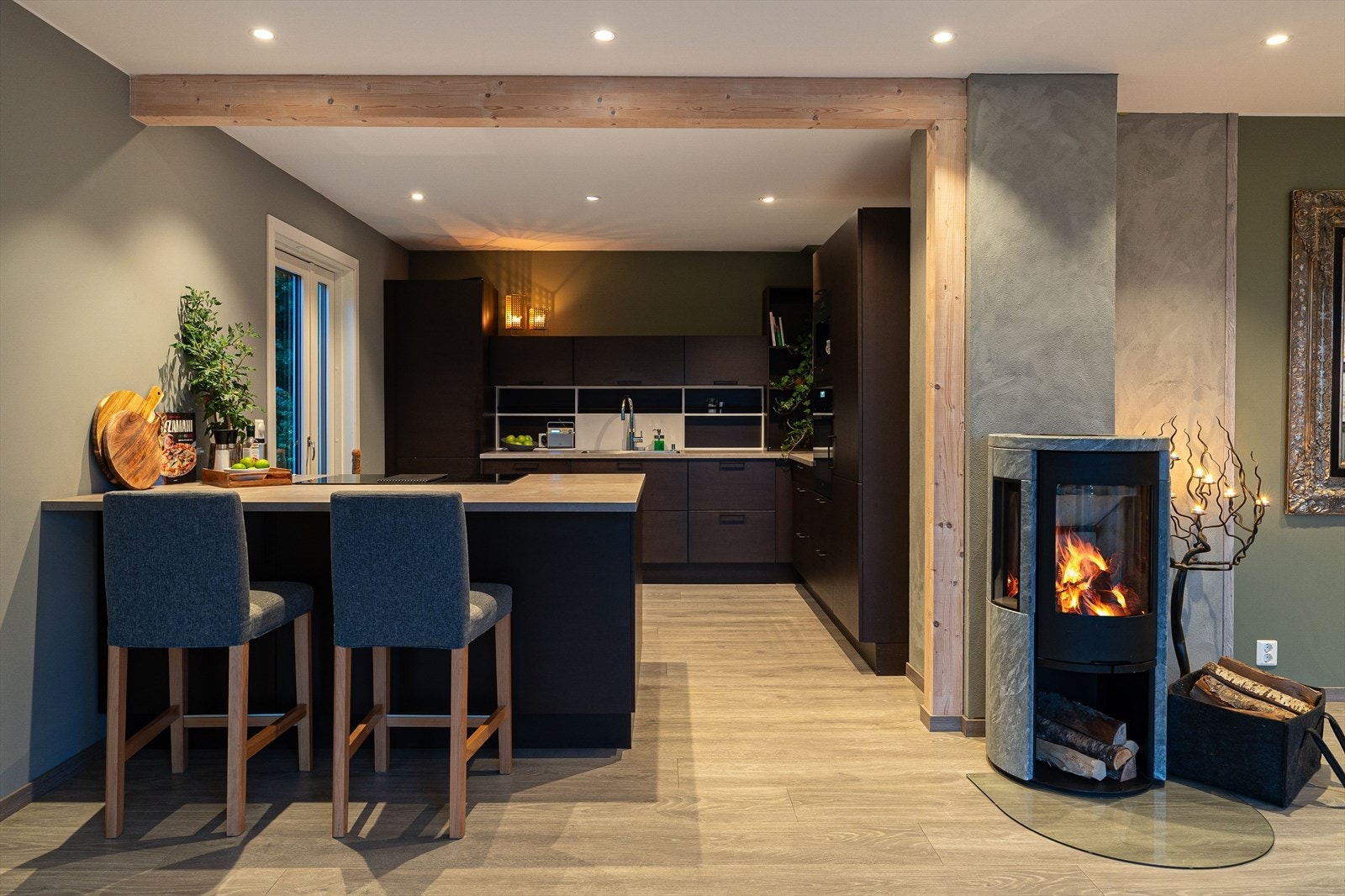 Boligen er kraftig oppgradert i perioden 2020-2026, se detaljert oppgraderings- og vedlikeholdshistorikk i salgsoppgaven. Galleribilde