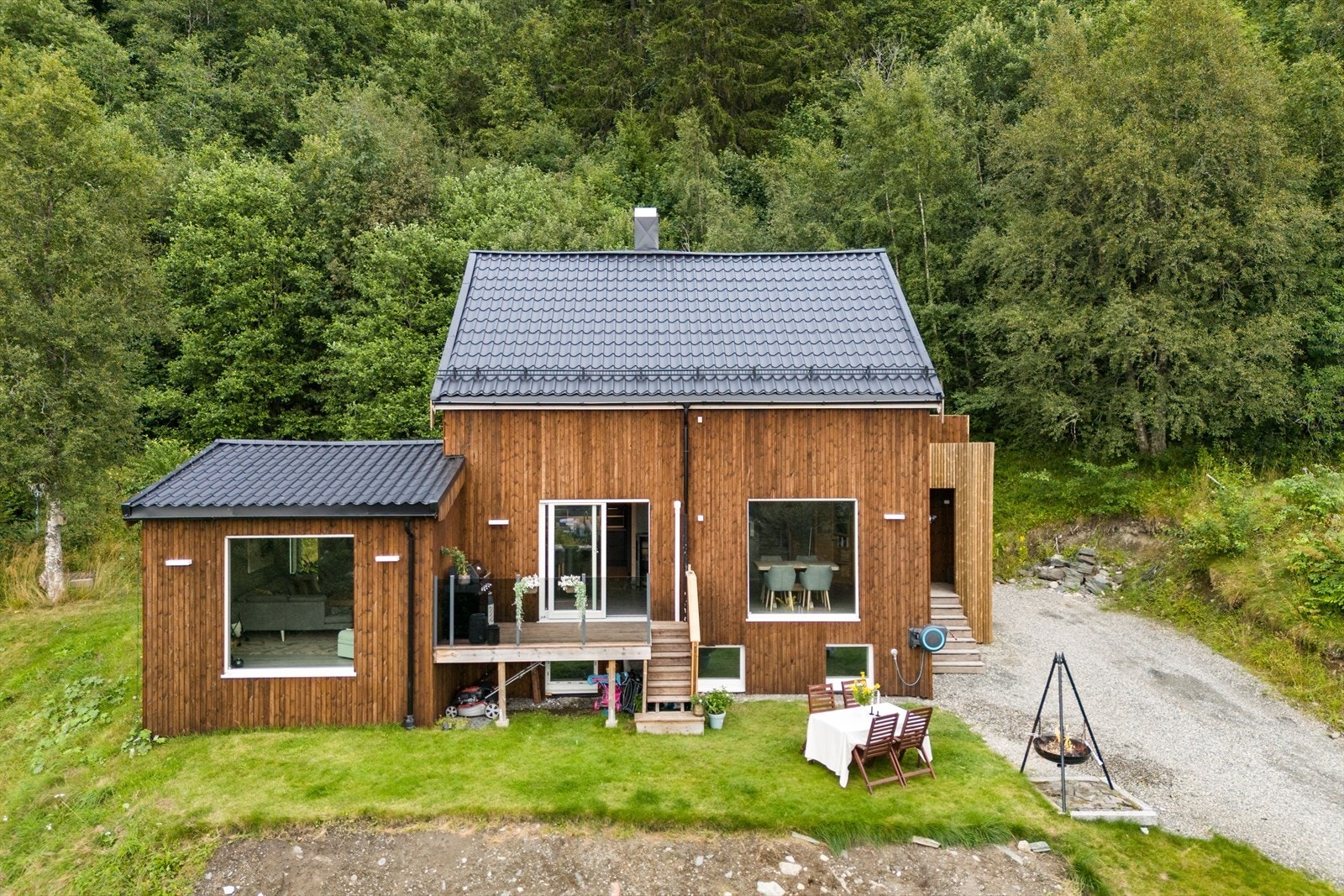 Eneboligen er vesentlig oppgradert i perioden 2020-2026. Den ble opprinnelig oppført på slutten av 50-tallet med tilbygd del fra rundt 1980. Galleribilde