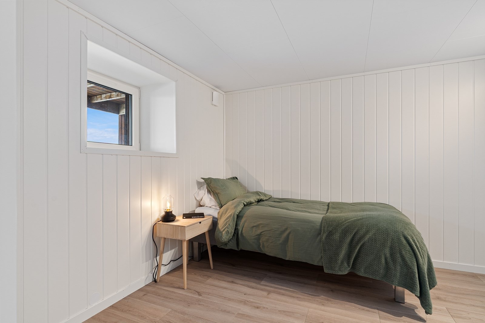 Soverom IV ligger innenfor kjellerstua og har god plass til svigermor i innerste del. Galleribilde