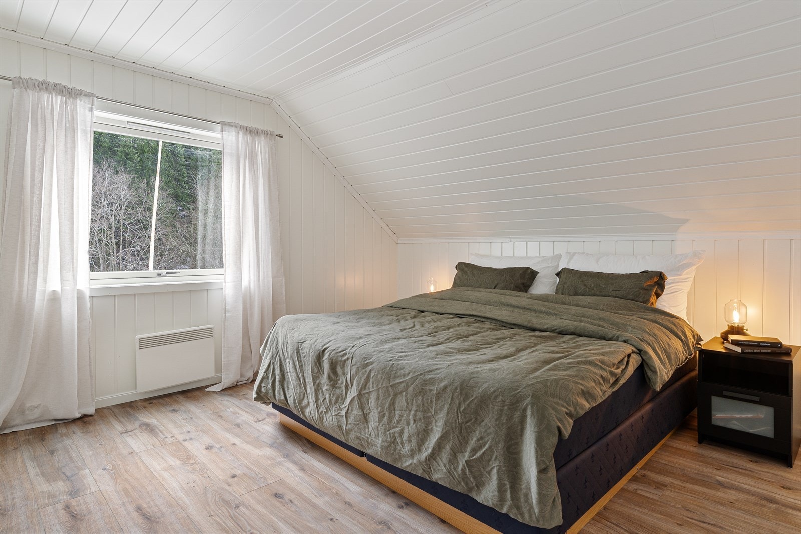 Soverom I, hovedsoverommet, er av god størrelse. Galleribilde