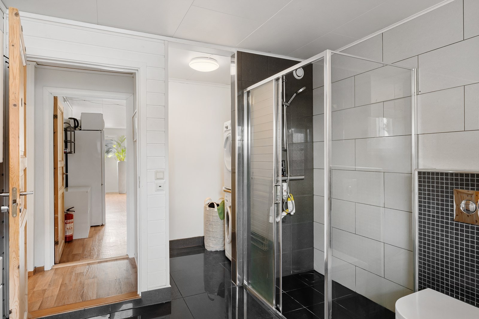 Vaskemaskin og Kondenstørketrommel følger med i handelen Galleribilde