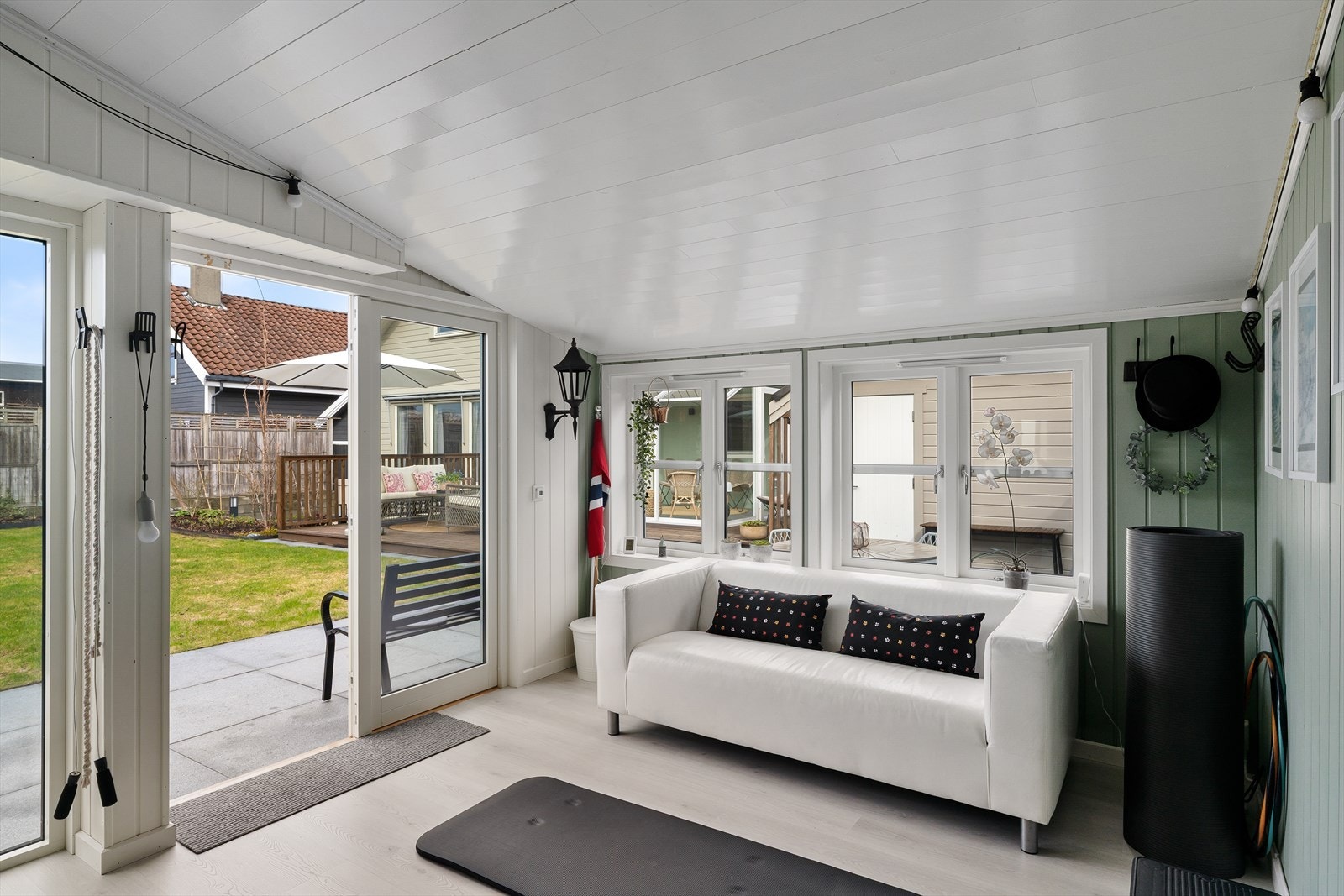 Hagestuen er i dag innredet som en ekstra ungdomstue, samt et treningsrom (har innlagt varmekabler) Galleribilde