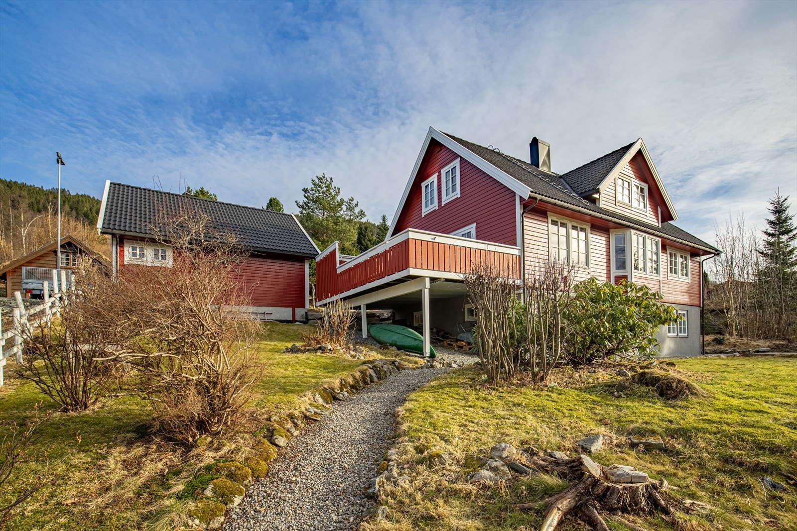 Frittliggende enebolig med dobbelgarasje og utleiedel Galleribilde