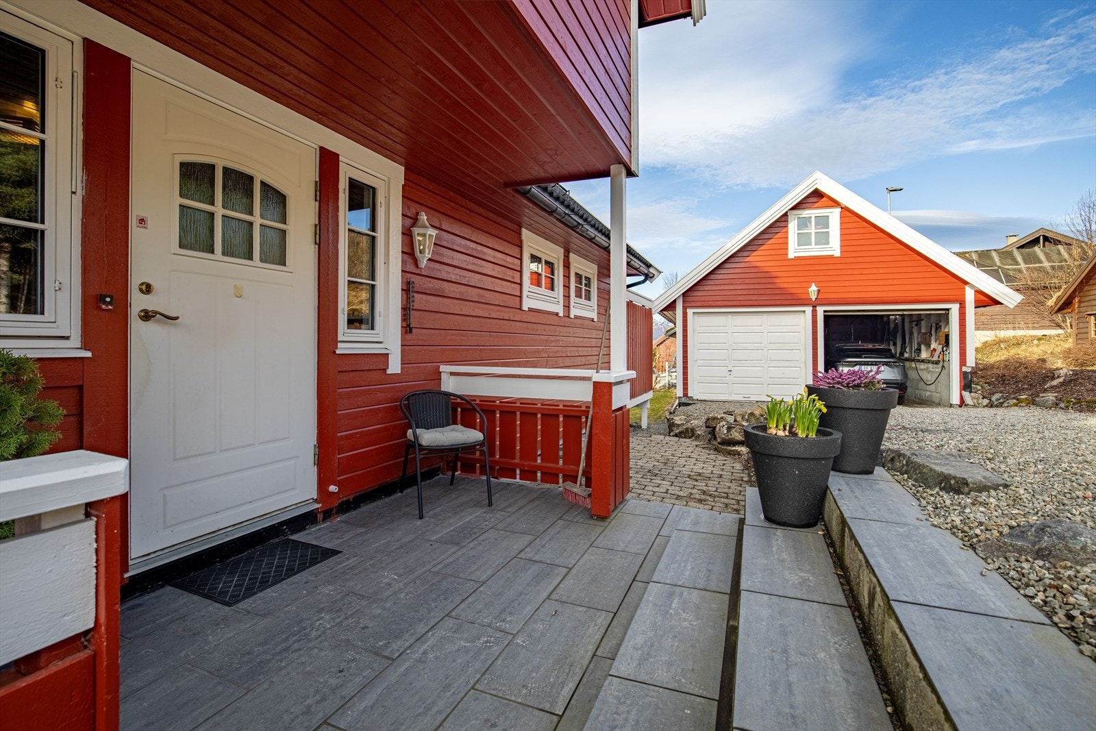 Overbygd inngangsparti, velkommen inn! Galleribilde