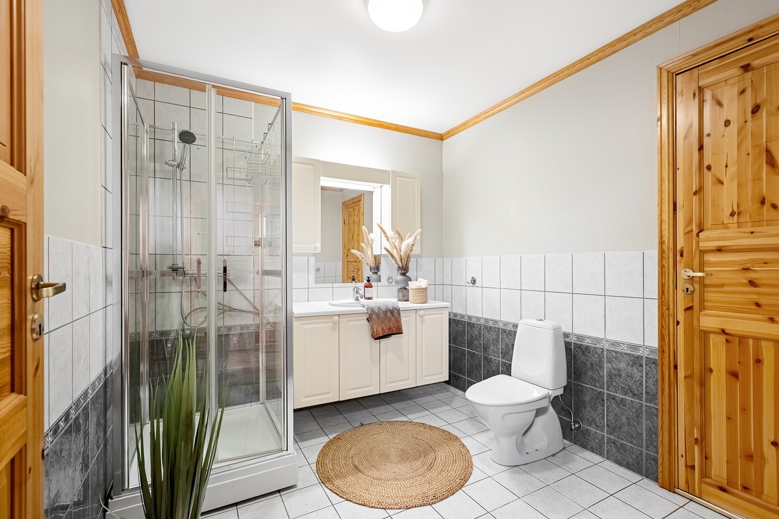 Romslig bad med varme i gulv Galleribilde