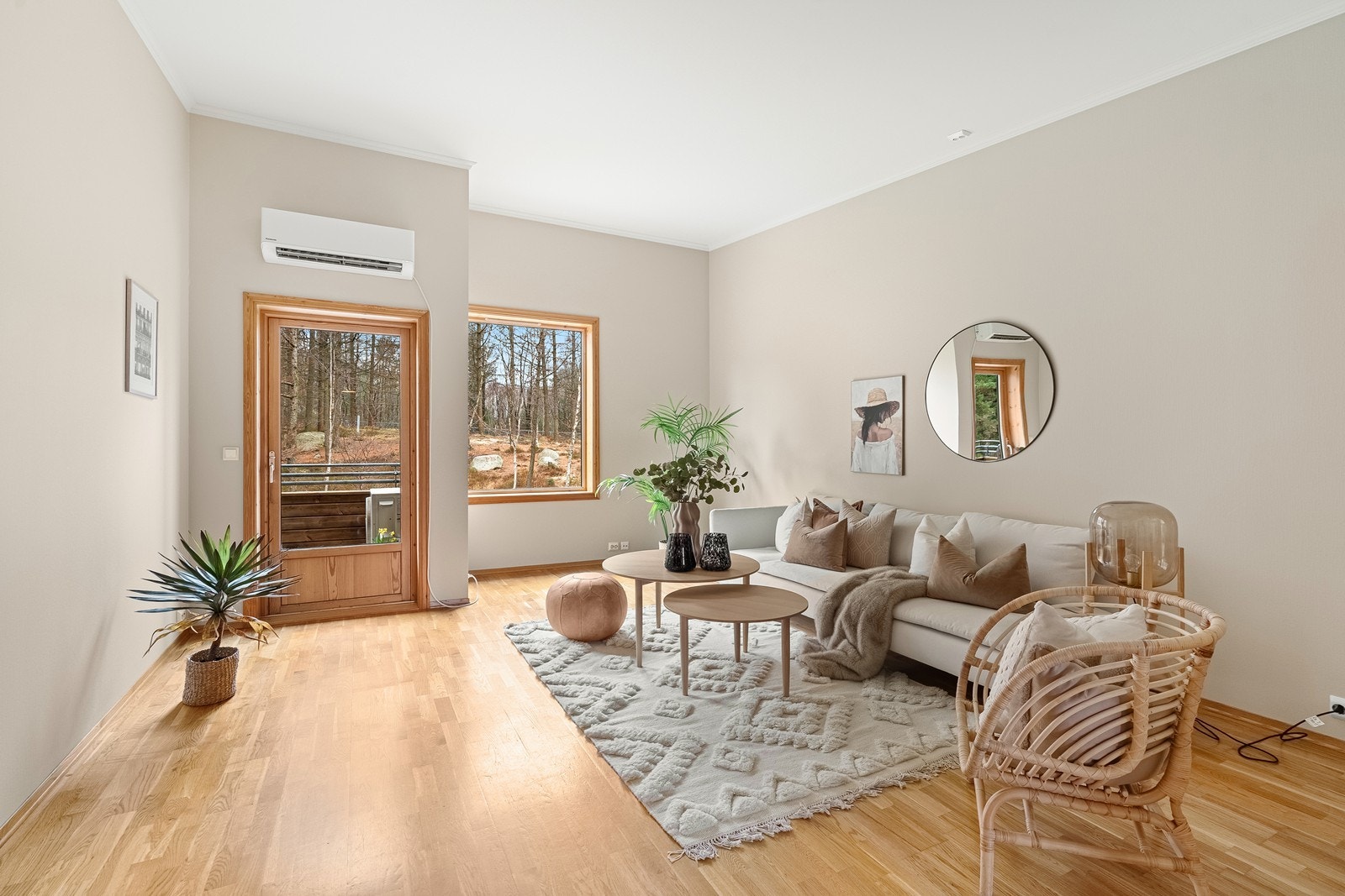 Leiligheten er nettopp malt innvendig og det er ekstra takhøyde som gir god romfølelse Galleribilde