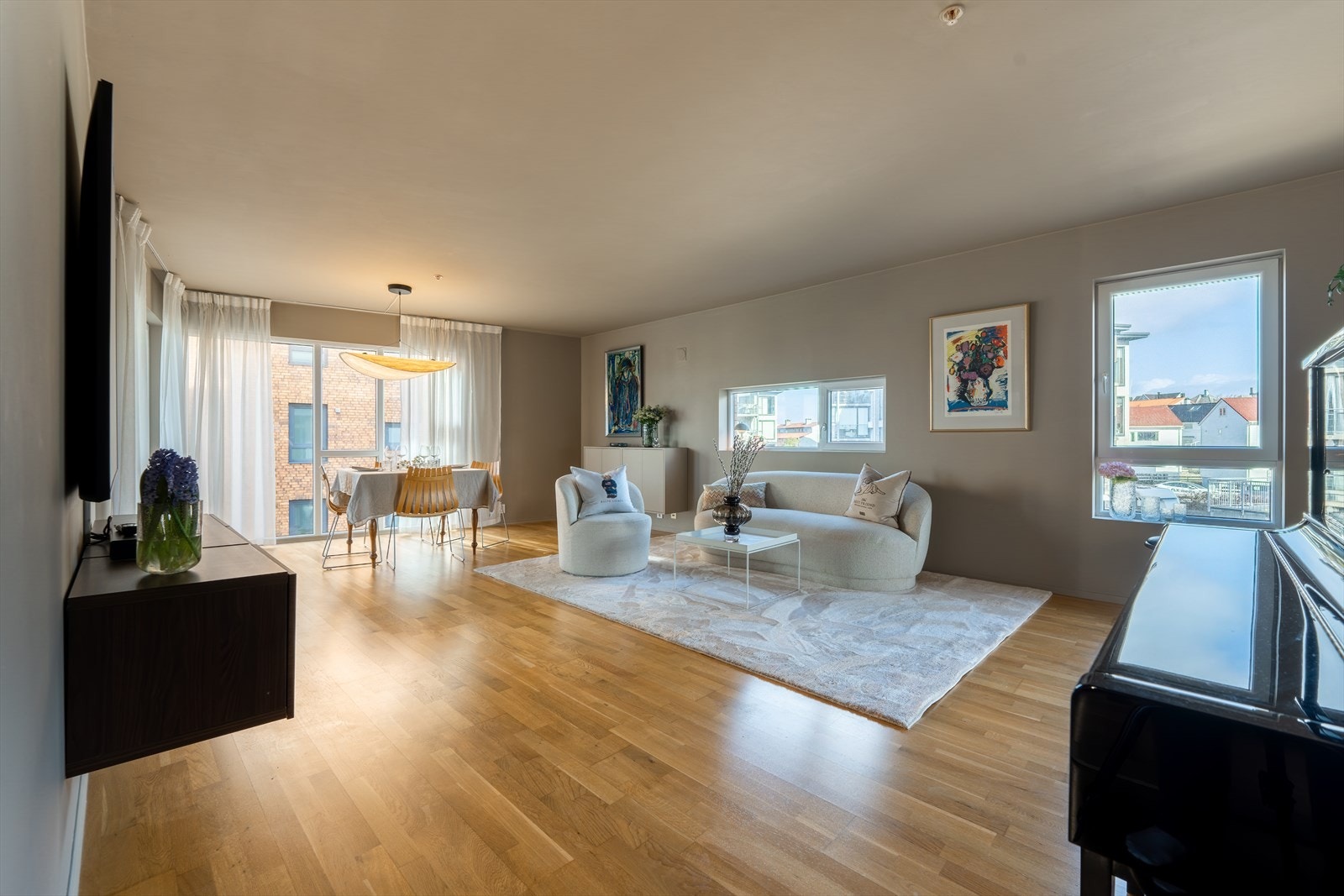 Velkommen til Flathauggata 28, presentert av eiendomsmegler Rami Herz - Foto: FLX Media Galleribilde