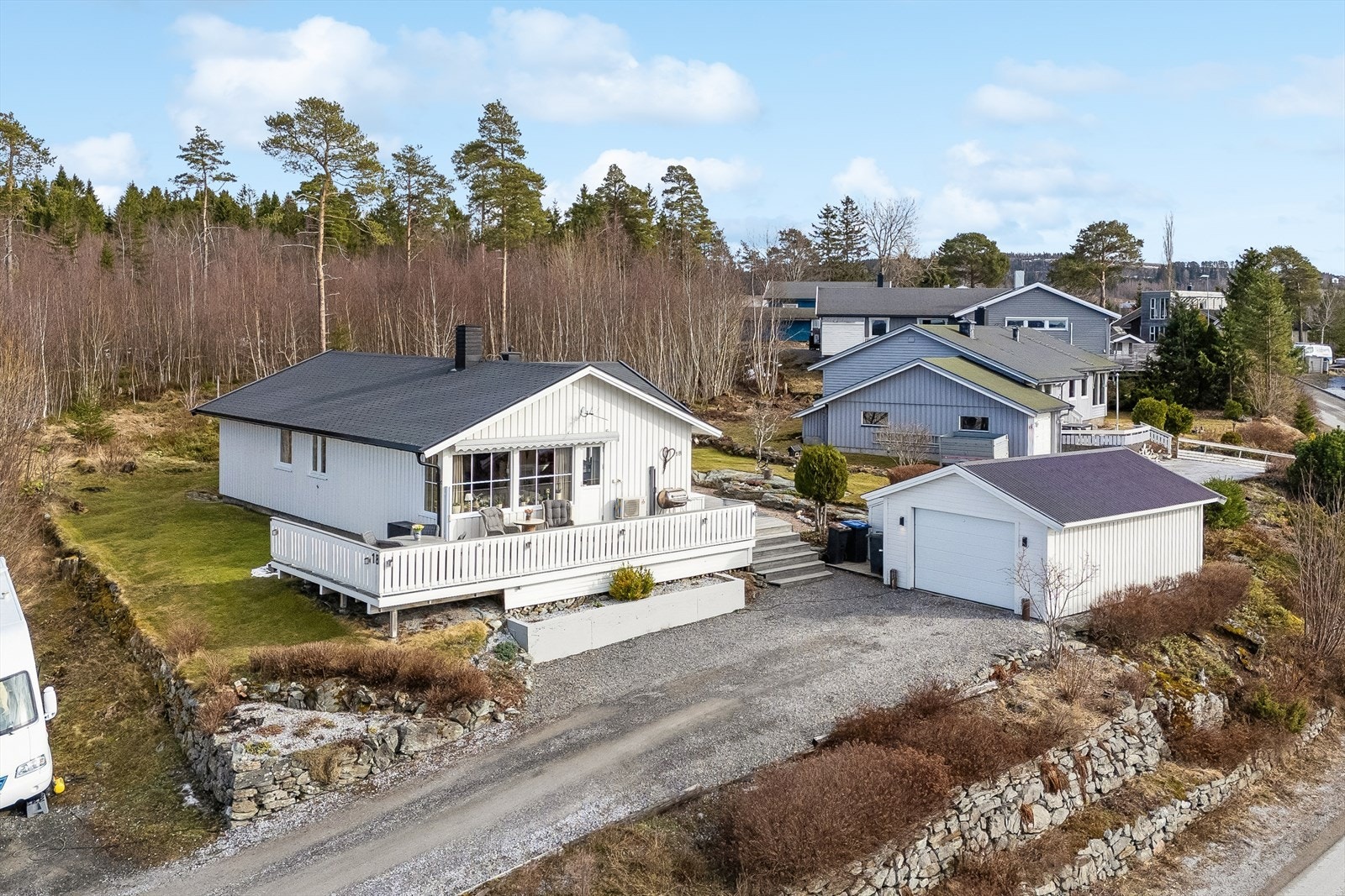 Aktiv eiendomsmegling v/Anders Borgsø har gleden av å presentere Kårbergvegen 18. Galleribilde