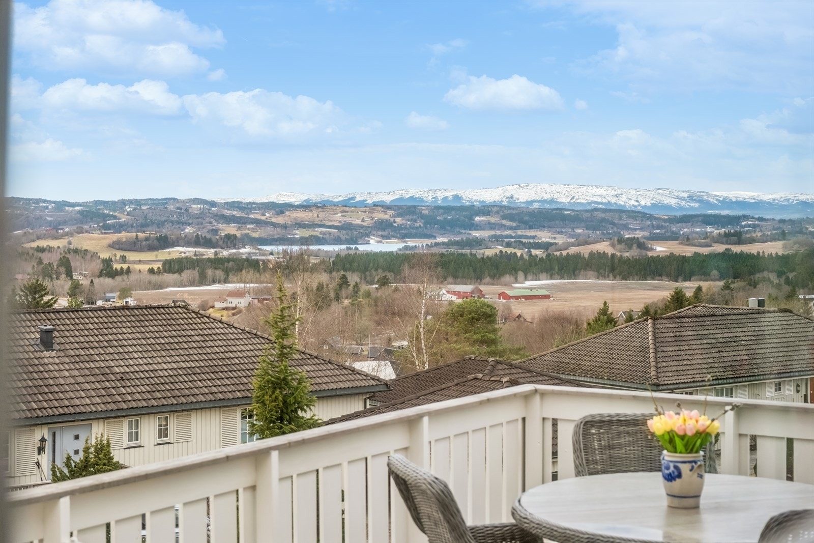 Utsikt mot Borgenfjorden og Verrafjella Galleribilde