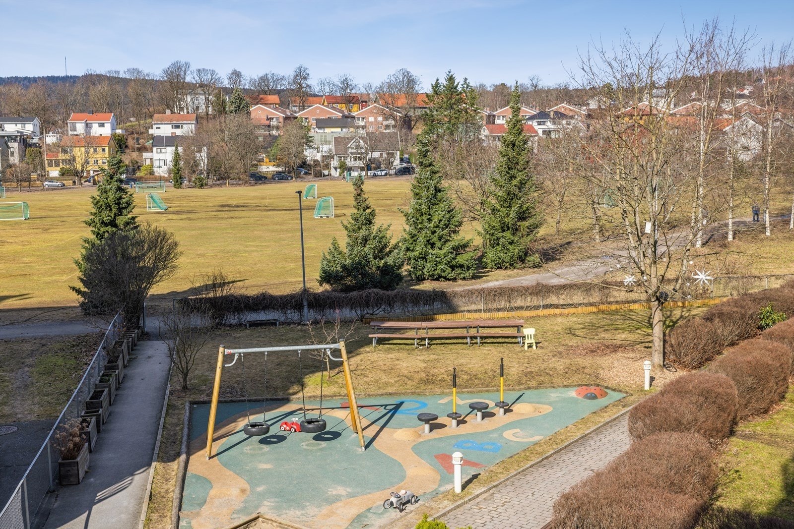 Nærområdet byr på fine grøntområder og umiddelbar nærhet til Bjølsenhallen og Voldsløkka. Galleribilde