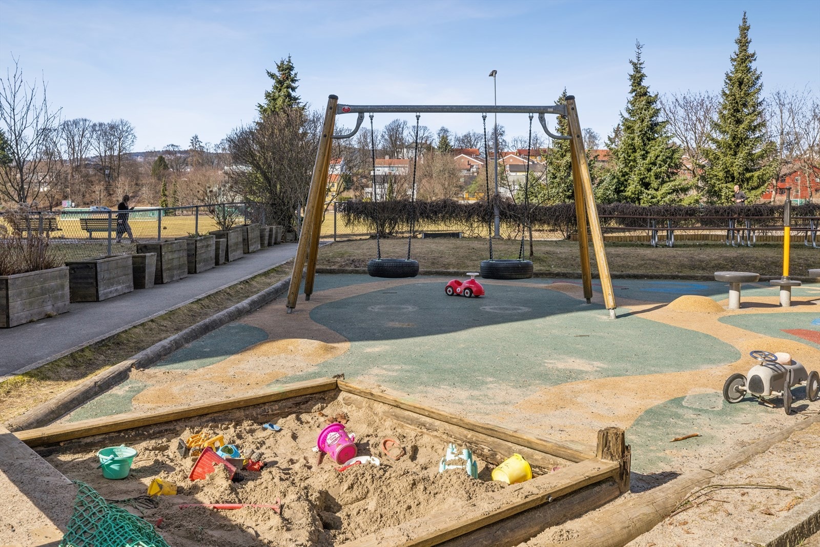 Med Rema 1000 og Kiwi kun ett minutt unna, er de daglige innkjøpene svært enkle. Galleribilde