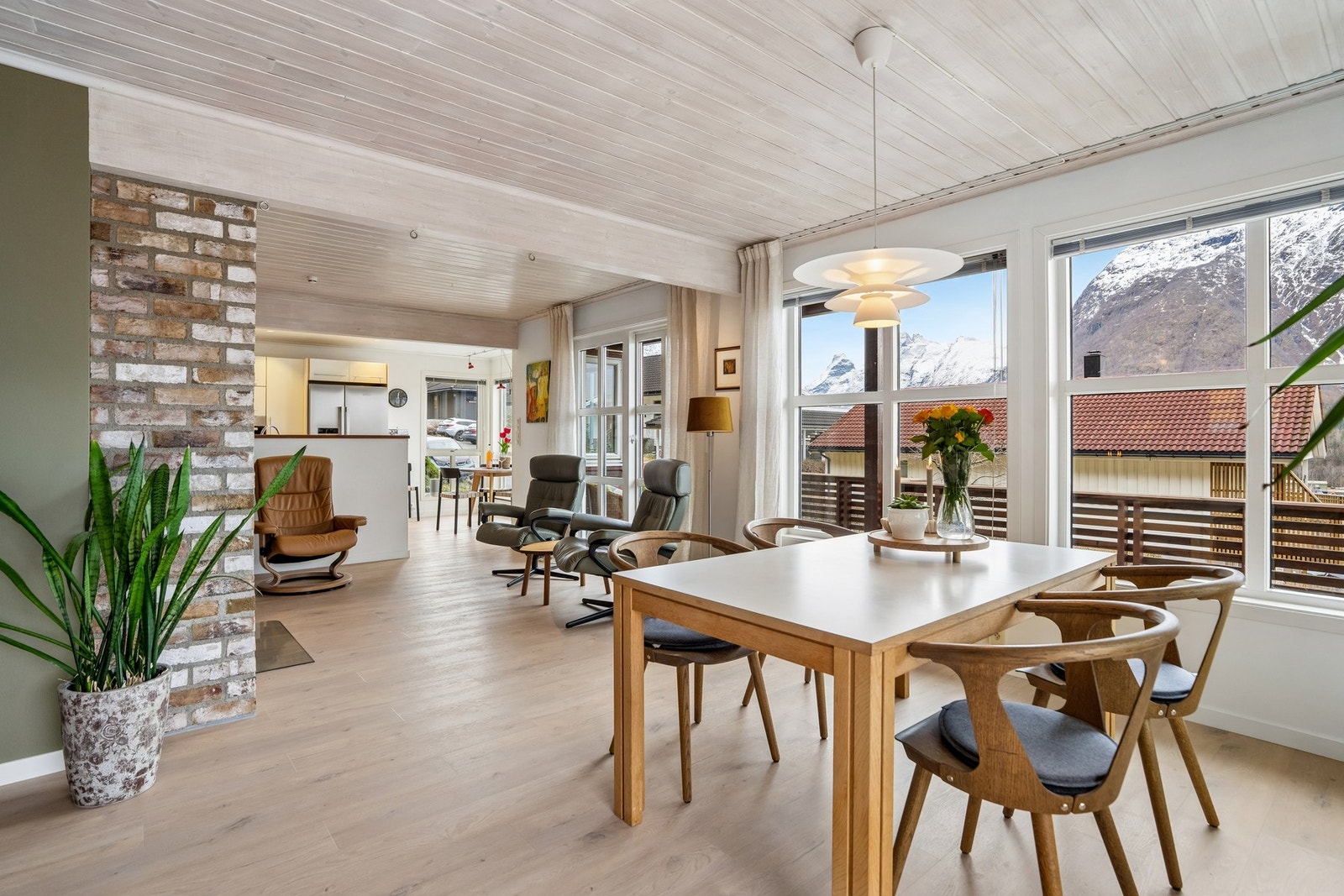 Spisestue. Galleribilde