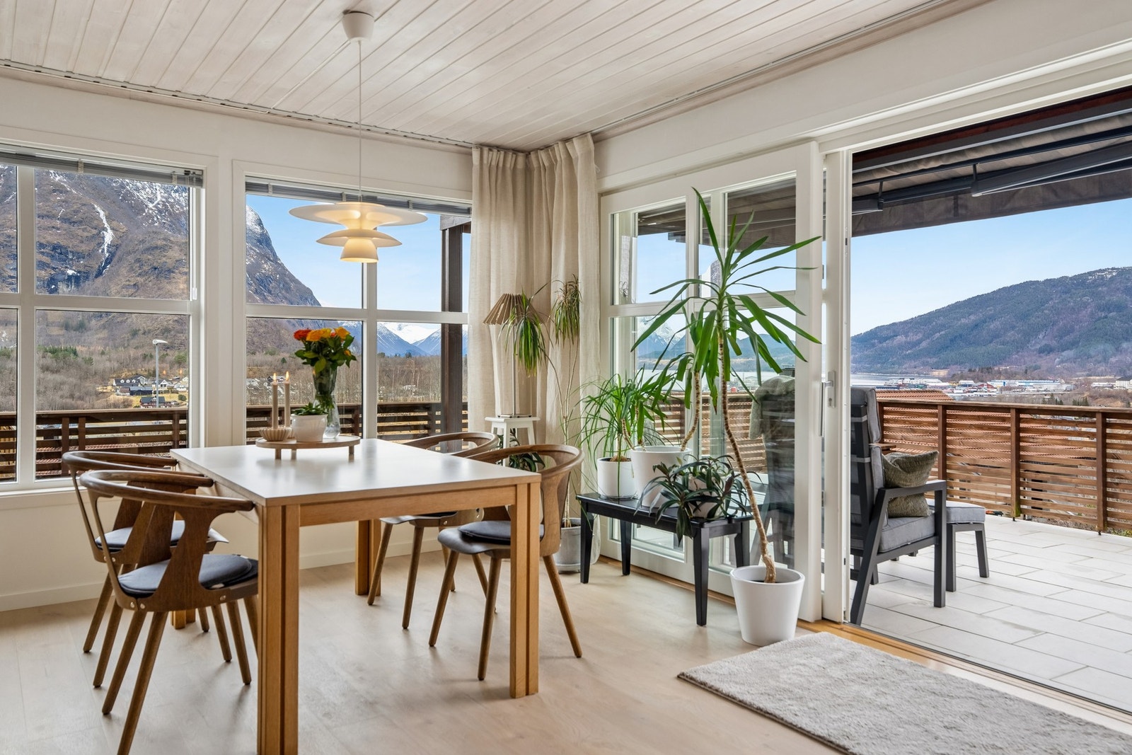 Spisestue. Galleribilde