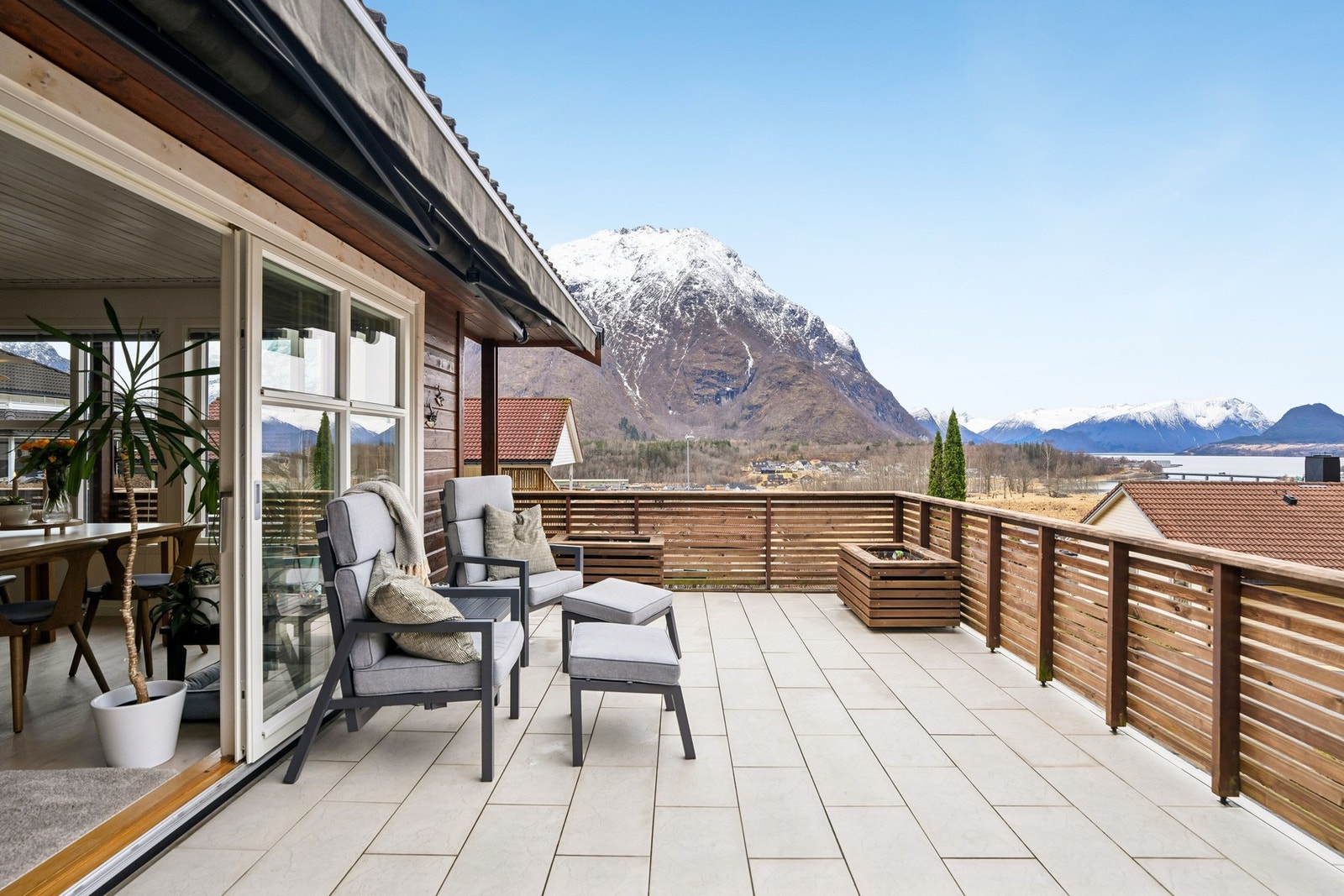 Terrasse. Galleribilde