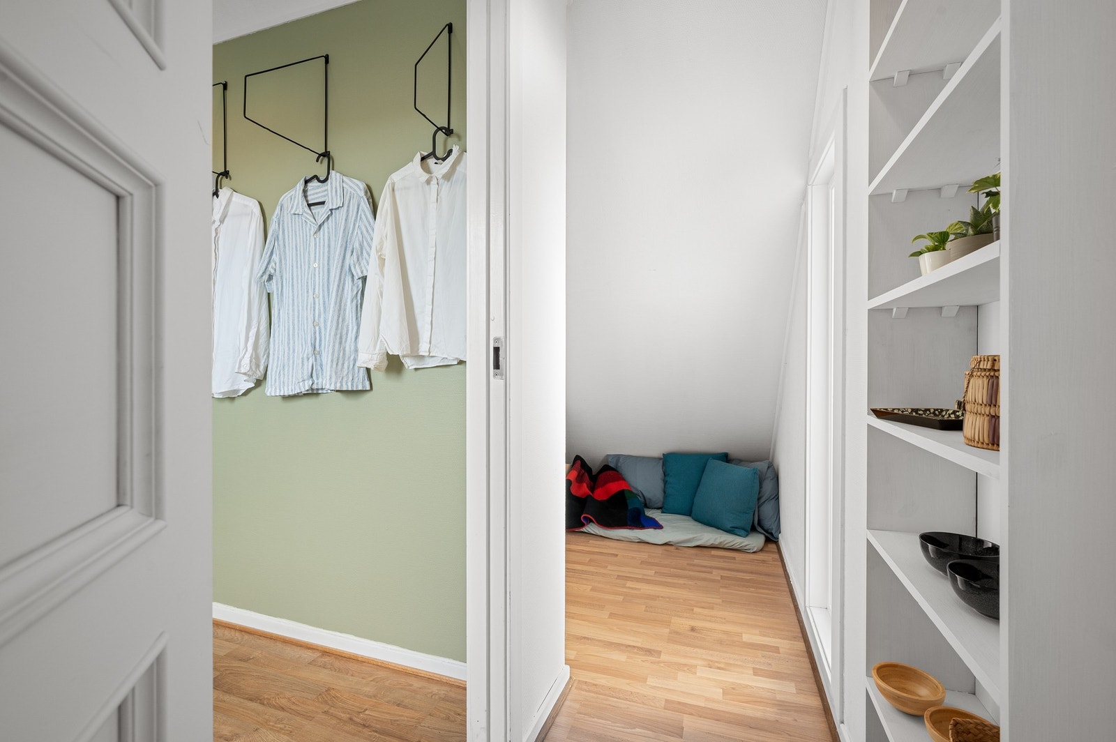 Gjennomgående planløsning med praktisk passasje mellom rommene. Galleribilde