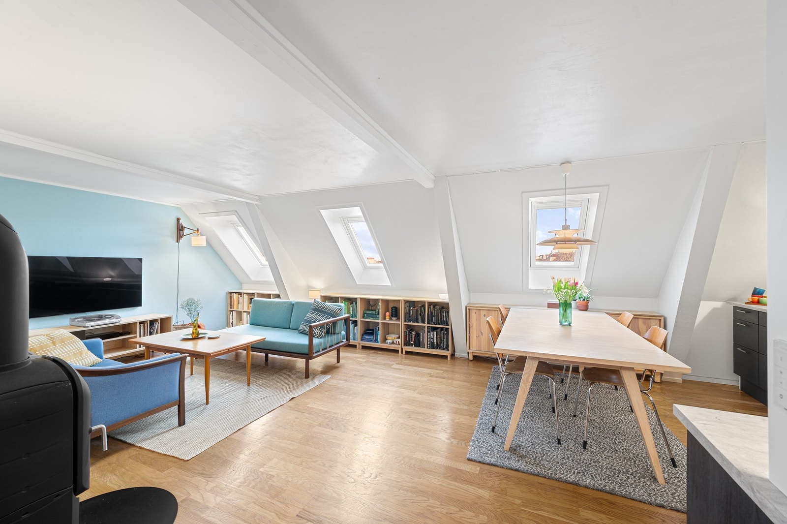 Boligen har en gjennomgående god standard og er utført med moderne løsninger. Galleribilde