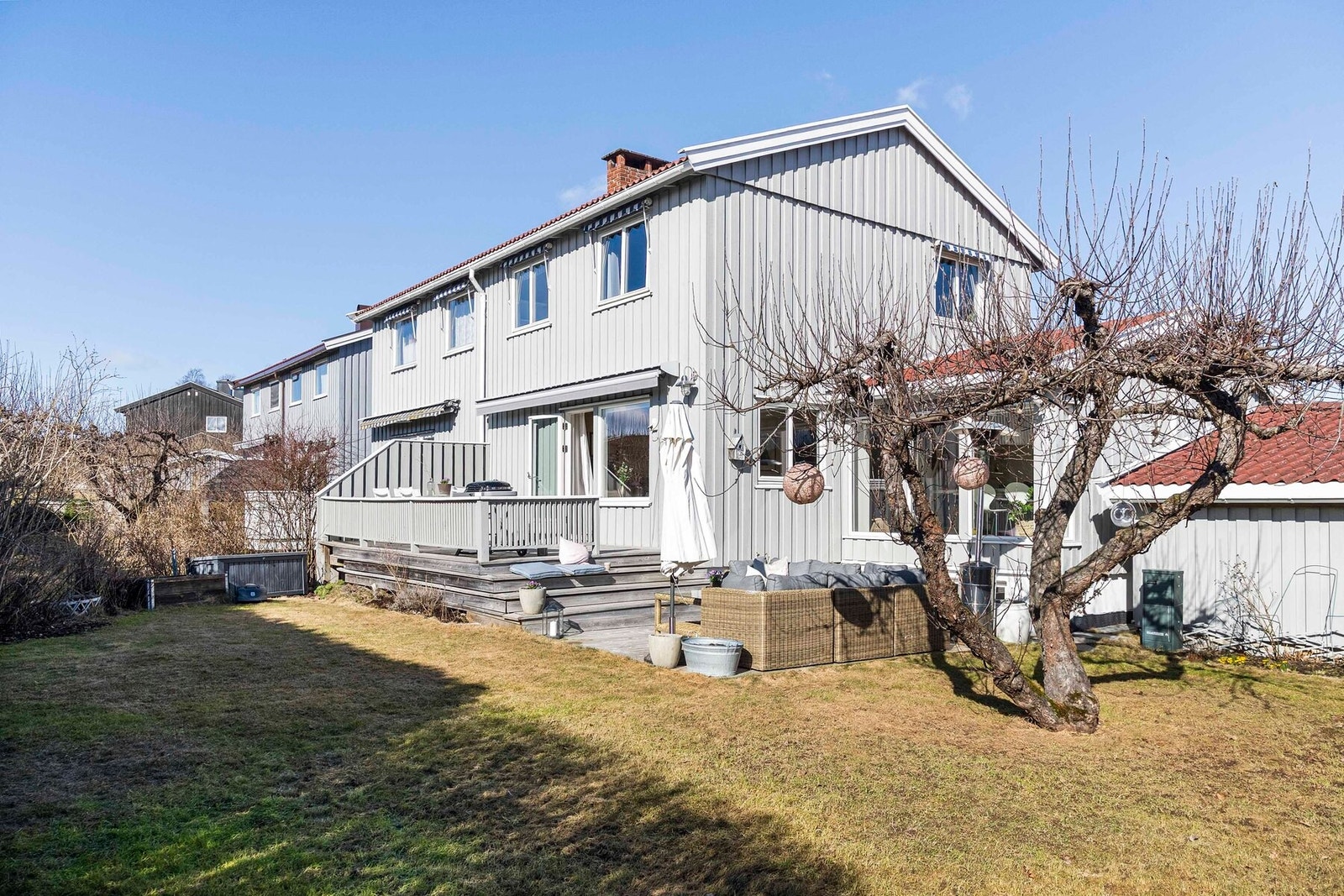Her kan hele familien nyte lange sommerdager med sol fra morgen til kveld og rikelig med boltringsplass! Galleribilde