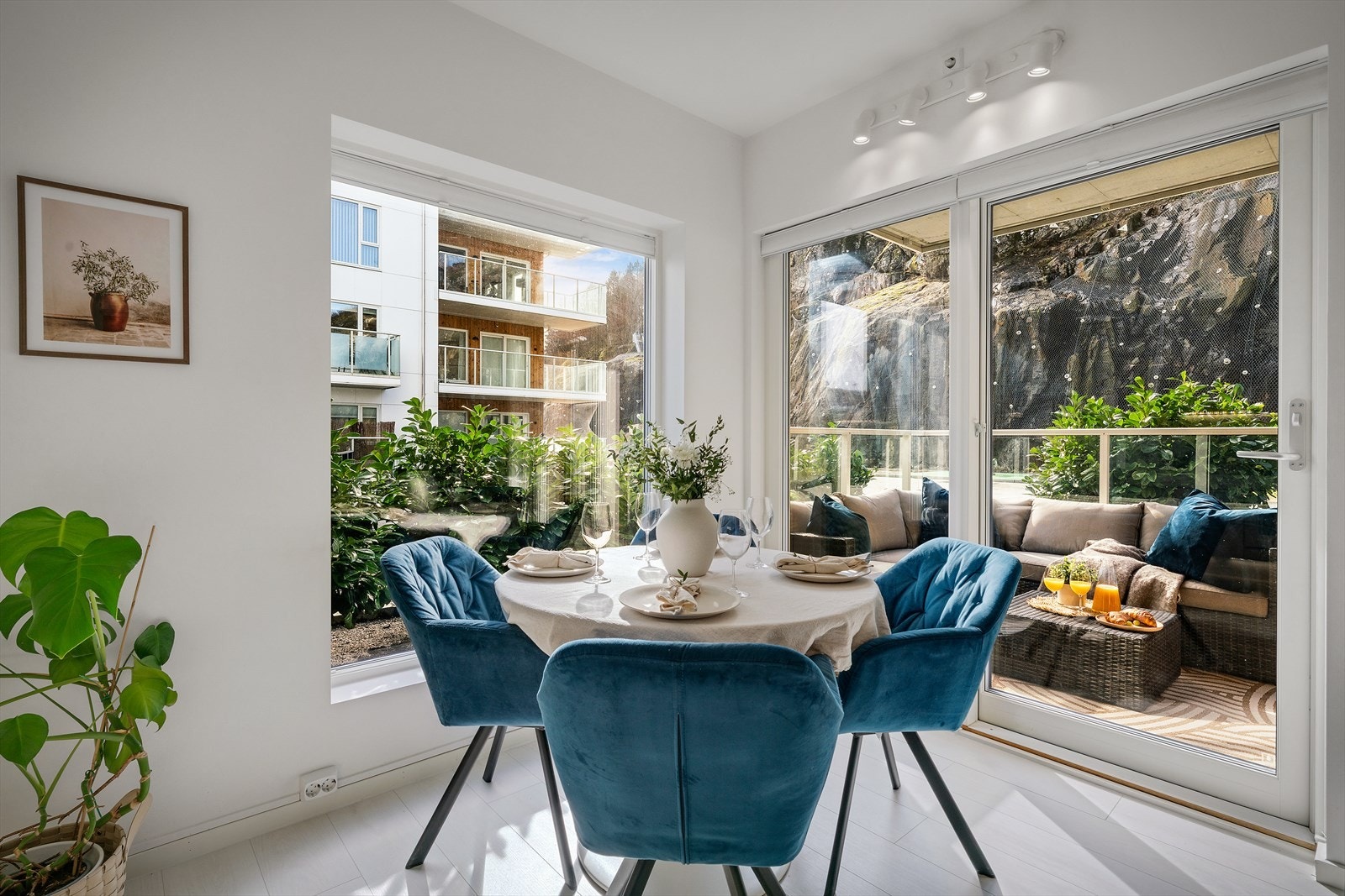 - Nydelig 2-roms i sjøkanten med solrik terrasse! Foto: Inge Jørpeland - Galleribilde