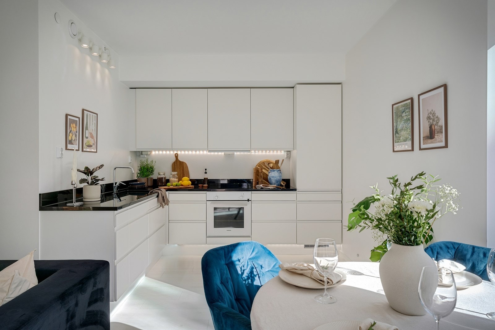 - Stue/kjøkken måler 20,3 m² - Galleribilde
