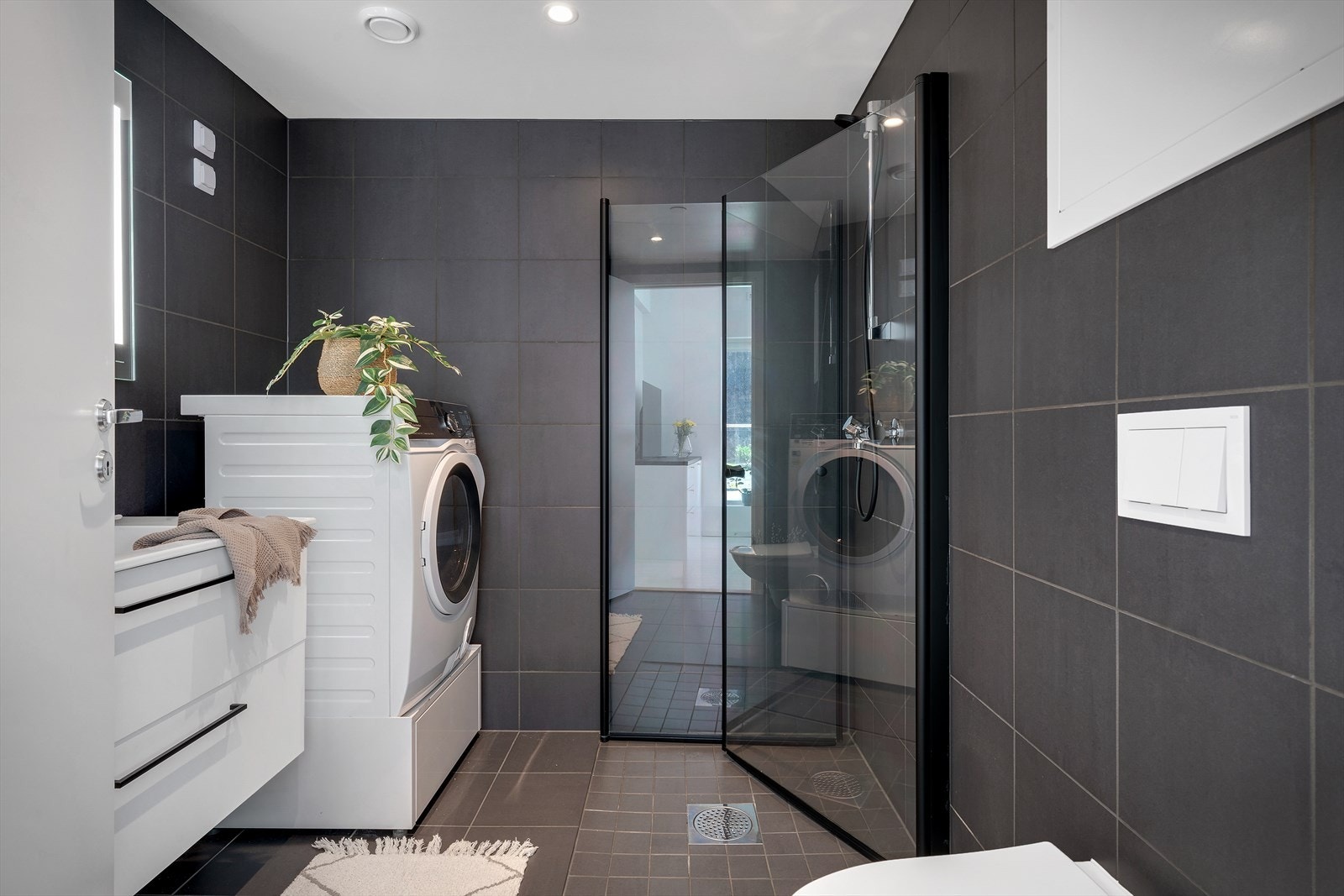 - Badet måler 4,3 m² - Galleribilde