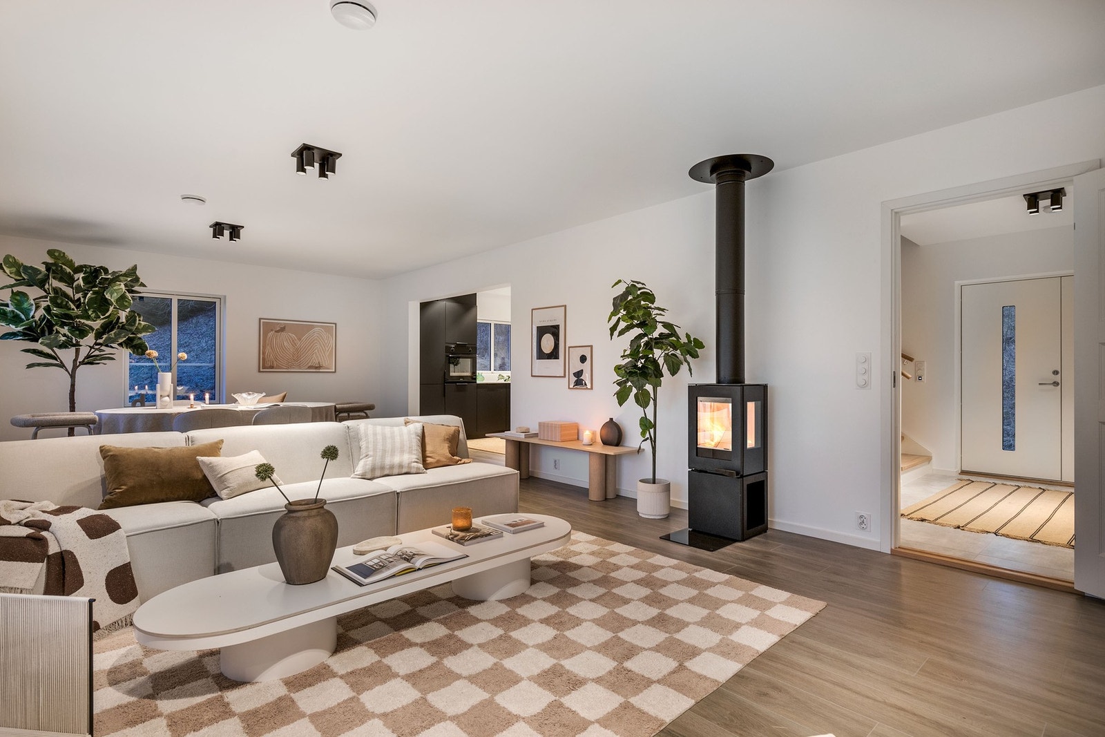 En moderne peisovn gir både varme og en lun atmosfære. Galleribilde