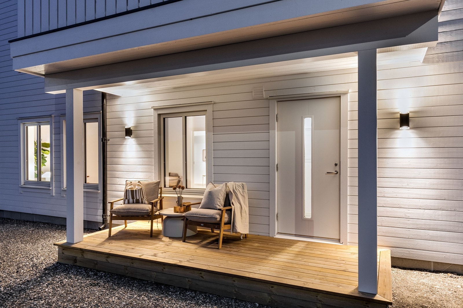 Et hyggelig overbygget inngangsparti ønsker deg velkommen! Galleribilde