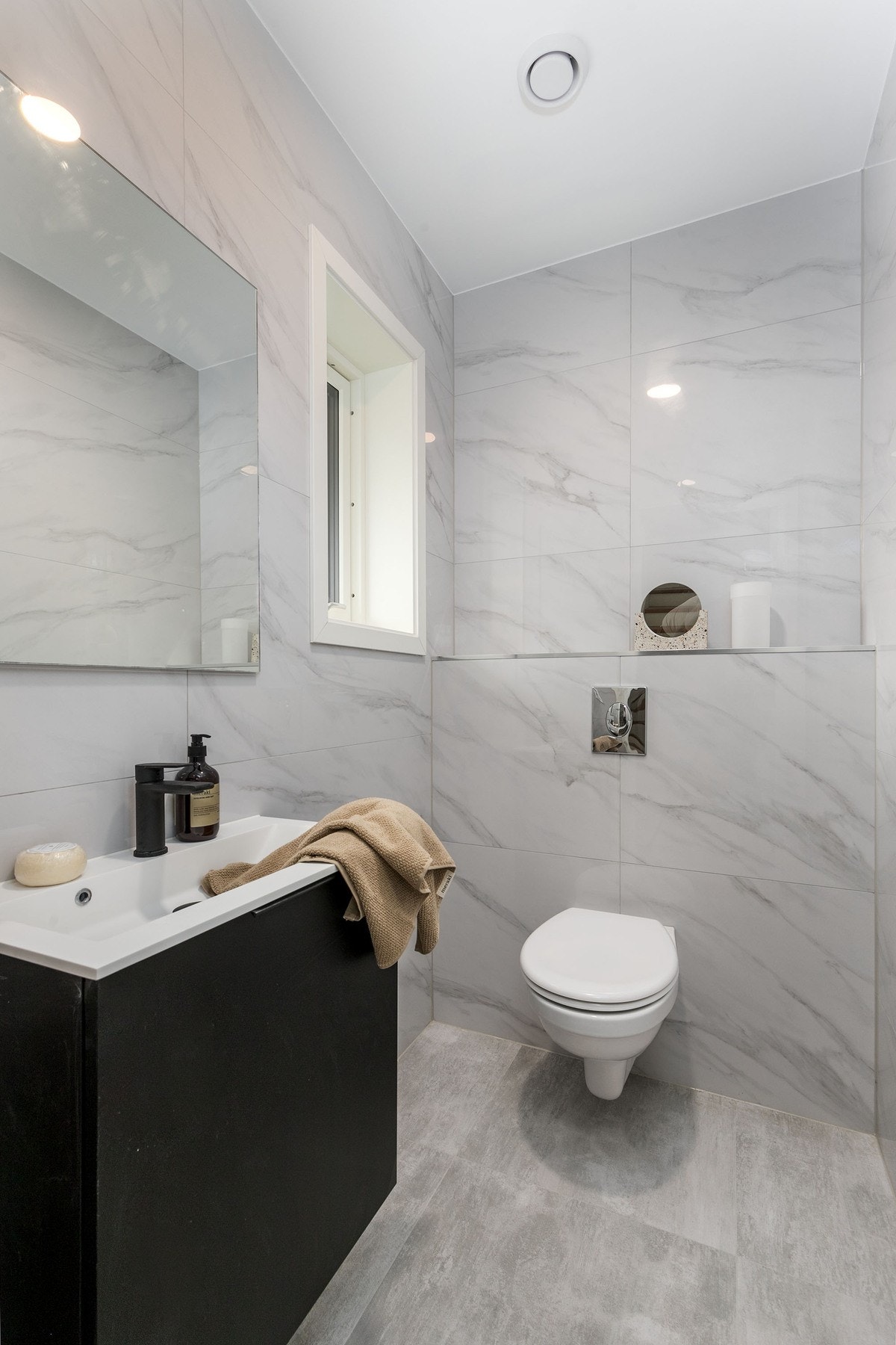 Gjestetoalett i tilknytning til hallen. Galleribilde