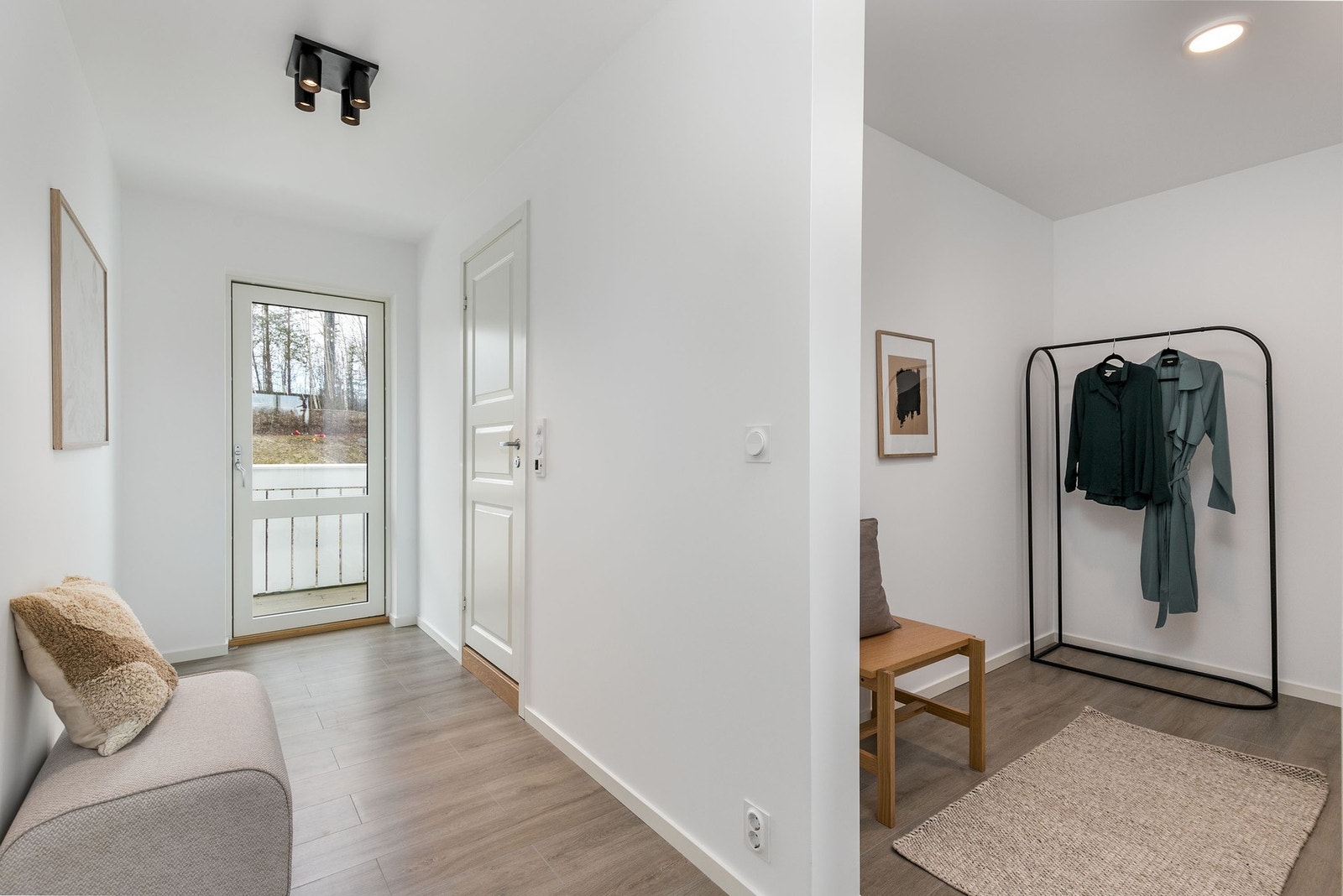 Egen garderobedel. Galleribilde