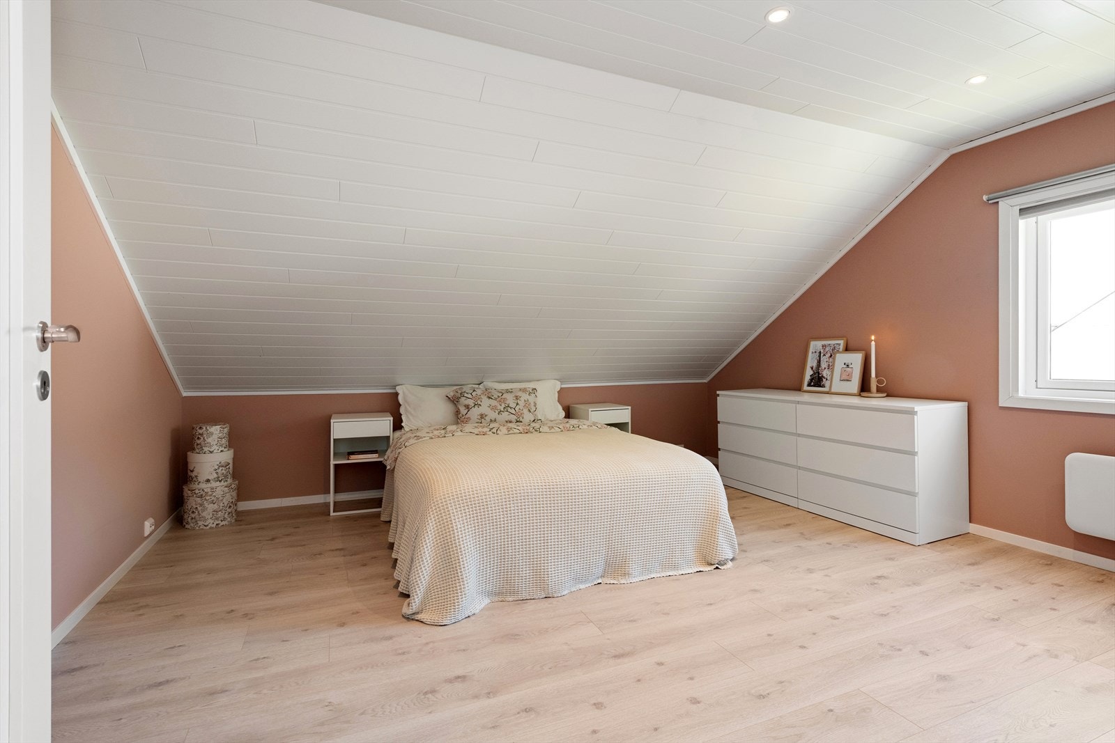 Soverom 2 ligger i loftsetasje. Galleribilde