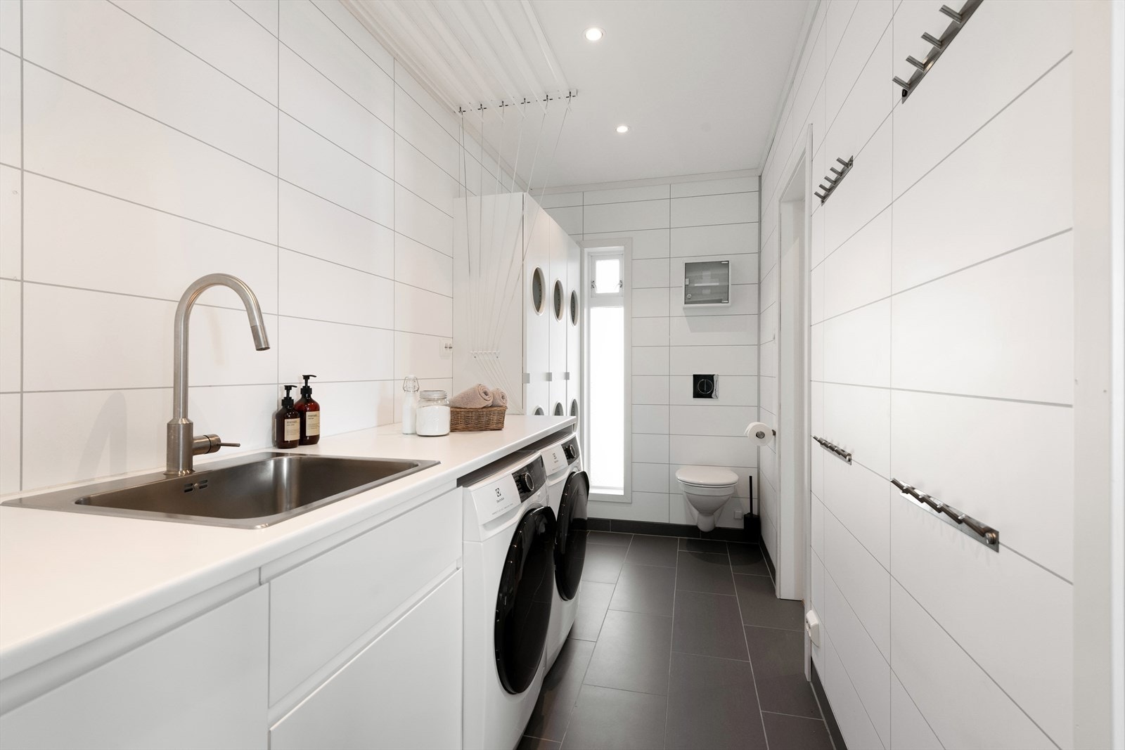 Rommet har også wc, og direkte adkomst fra master bedroom. Galleribilde