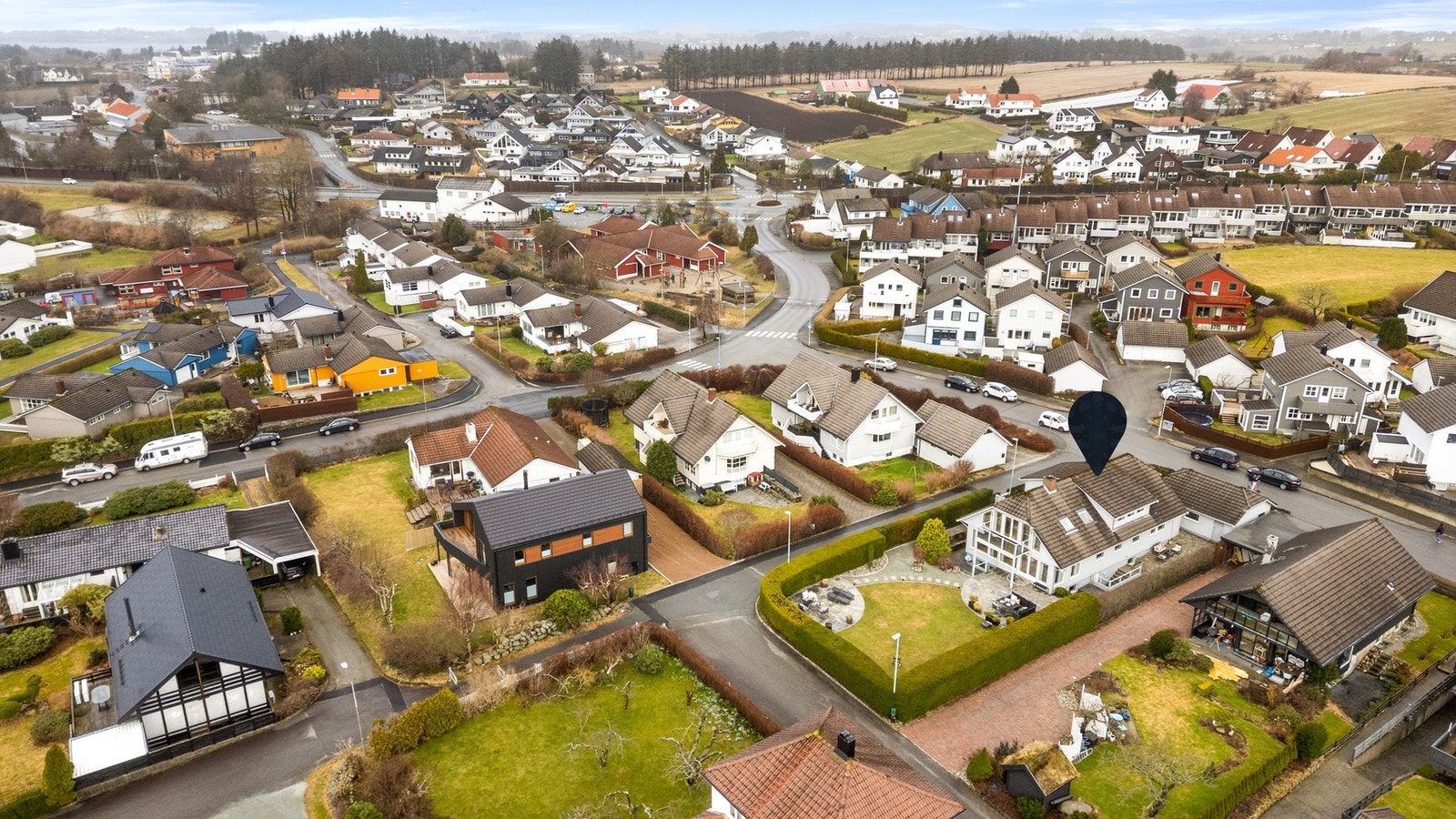 Gode bussforbindelser og enkel tilgang til Stavanger, Tananger og Sandnes. Galleribilde