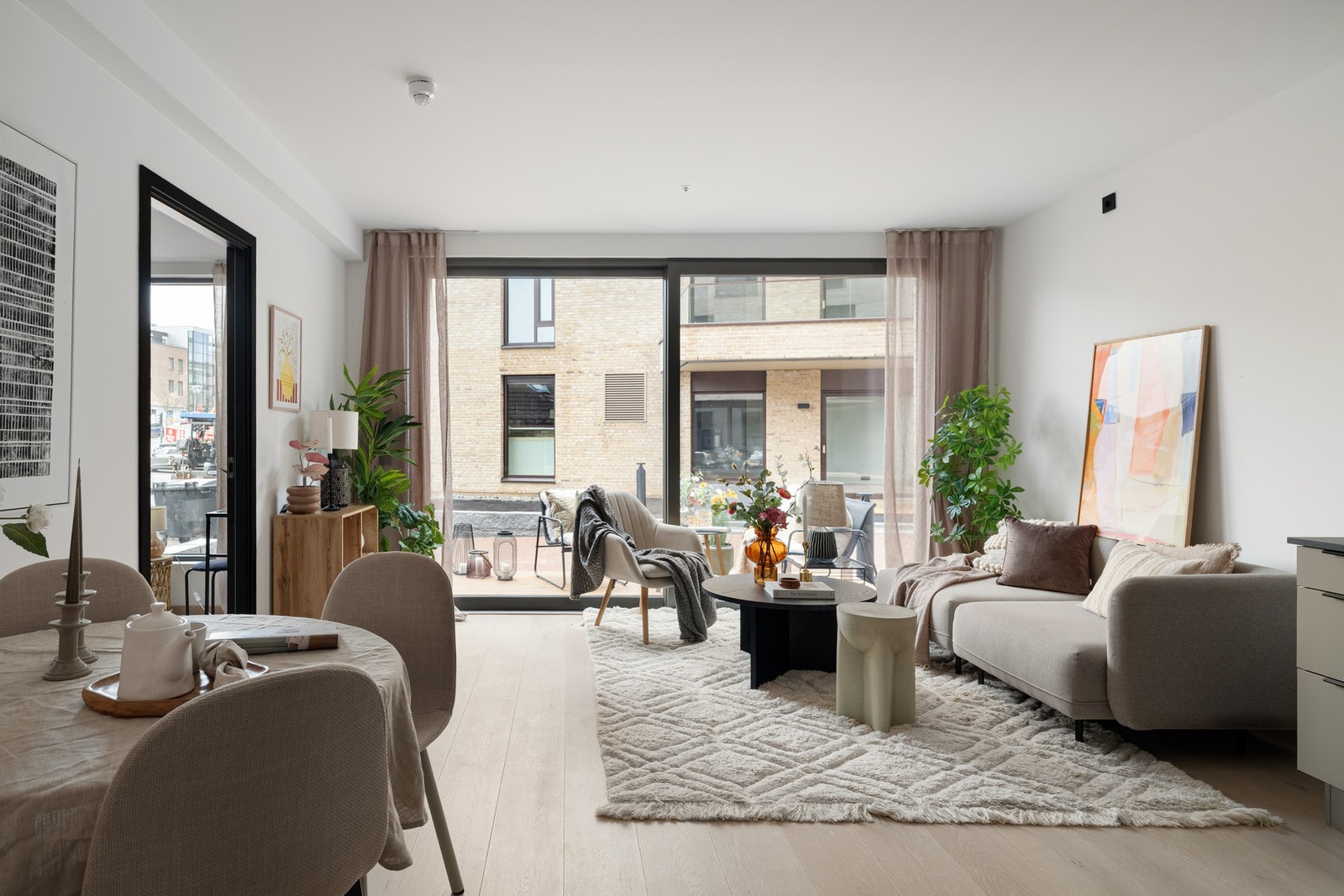 Velkommen til denne eksklusive og moderne 3-roms leiligheten i Griniveien 4F - Presentert av Siamak Ebrahimi v/EIE eiendomsmegling.
Foto: Tigerstaden Boligfoto AS (Henrik Fjørtoft) Galleribilde