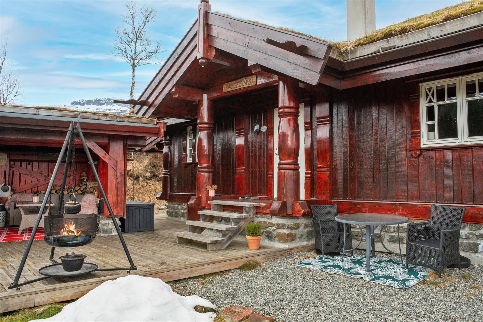 En sjarmerende og velholdt laftehytte med alt på ett plan pluss hems. Galleribilde