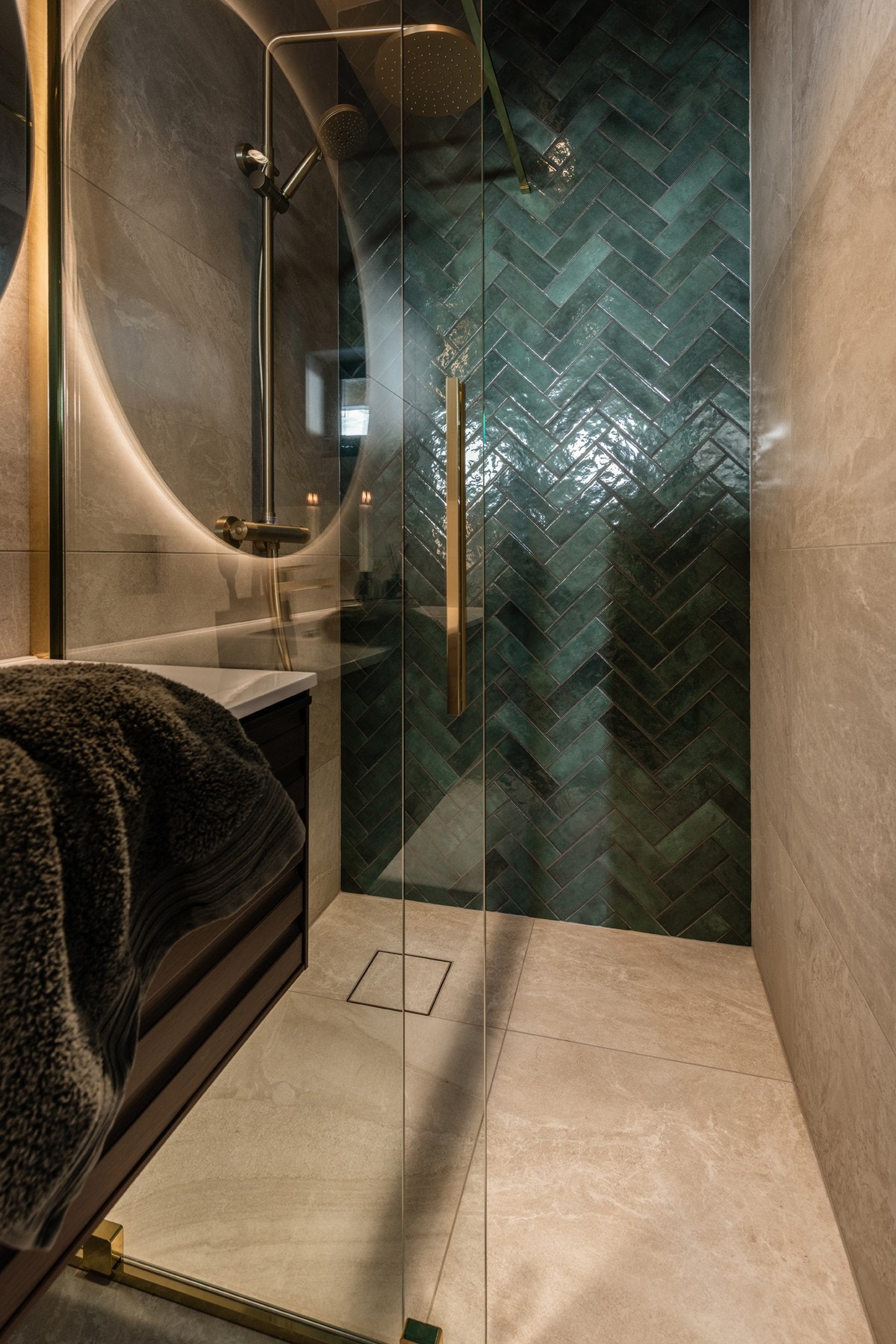 Lekkert, flislagt dusjhjørne Galleribilde