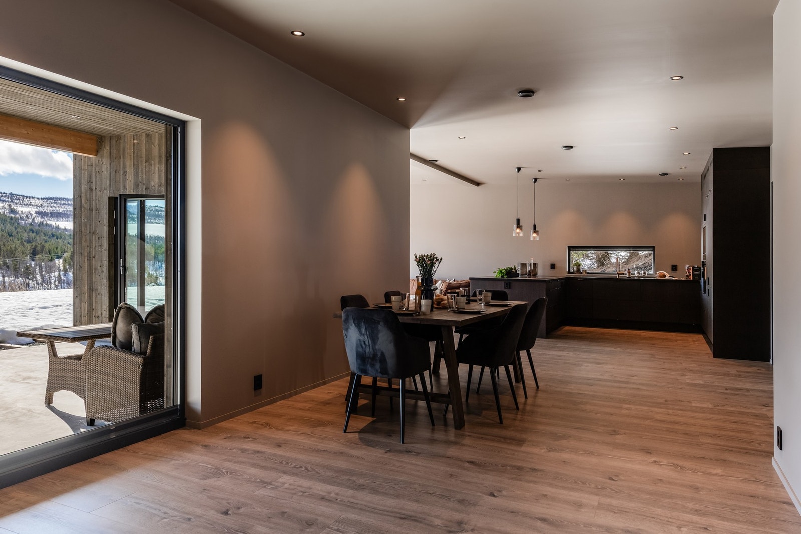 Samle familien rundt spisebordet for de gode samtalene Galleribilde