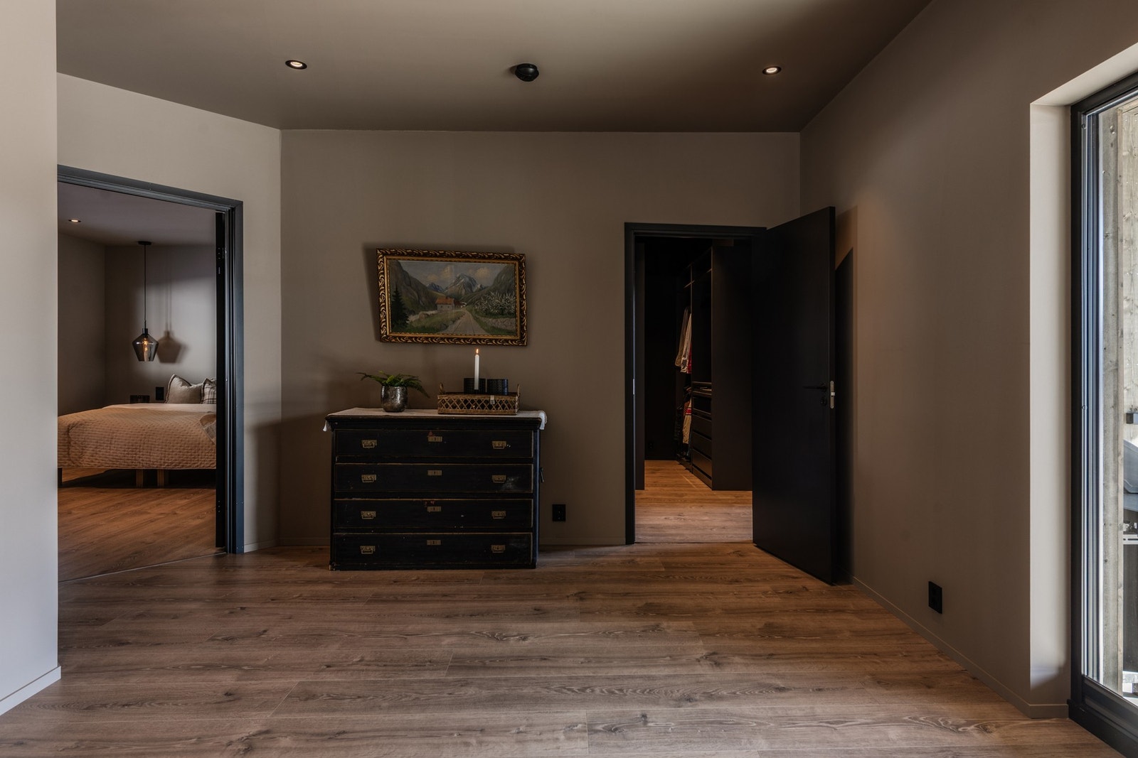 Boligens har oppvarming med vannbåren varme i alle gulv Galleribilde