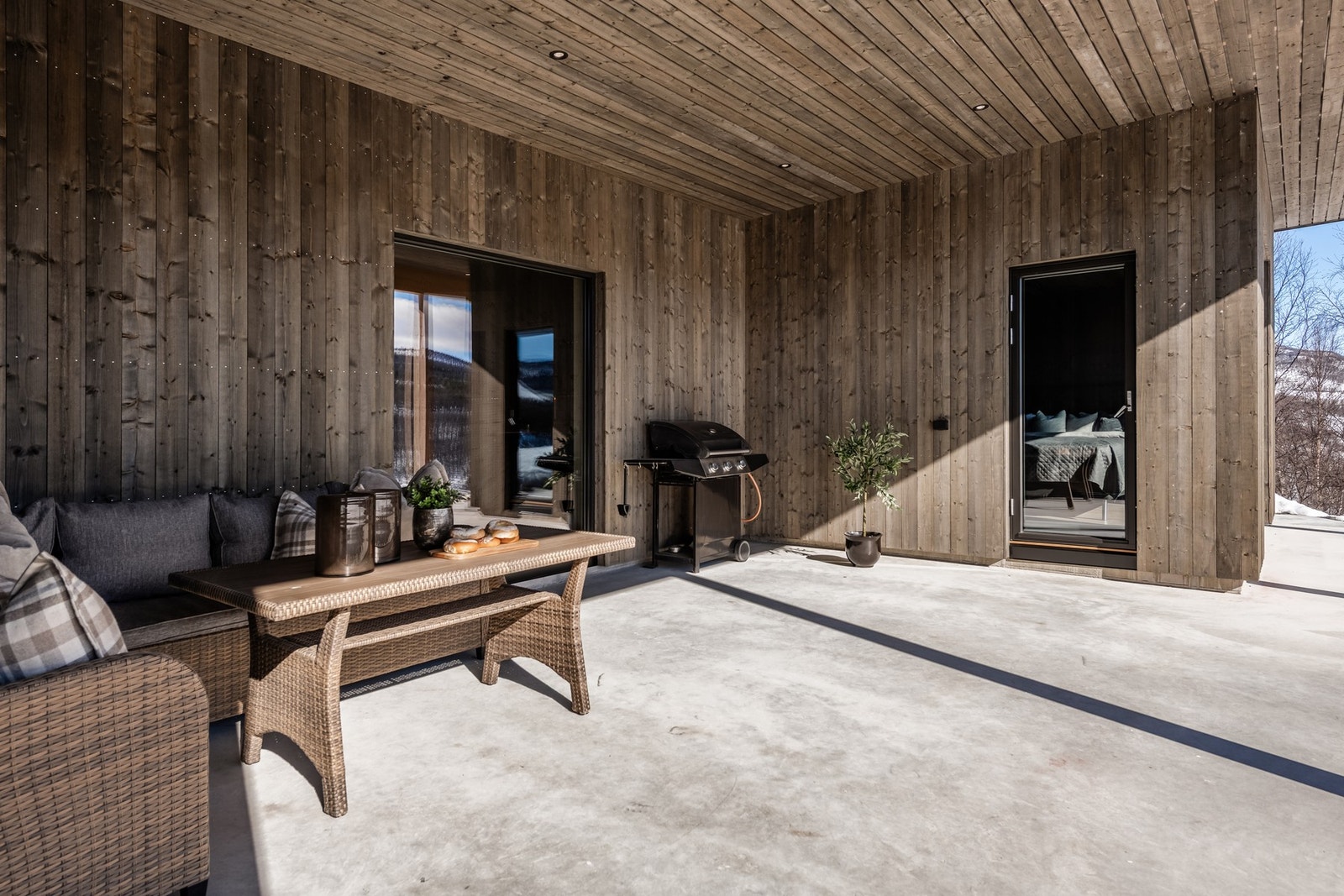 Hyggelig terrasse - perfekt for grilling i solsteken Galleribilde