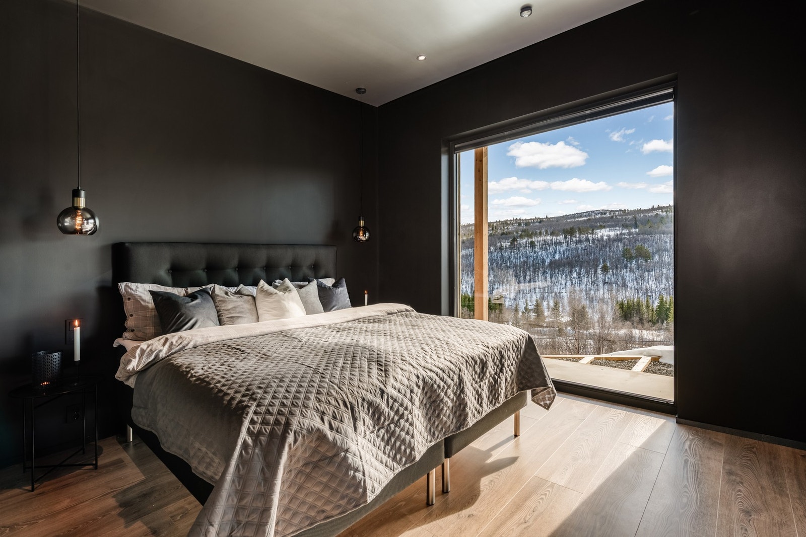 Master bedroom tilknyttet walk-in og bad Galleribilde