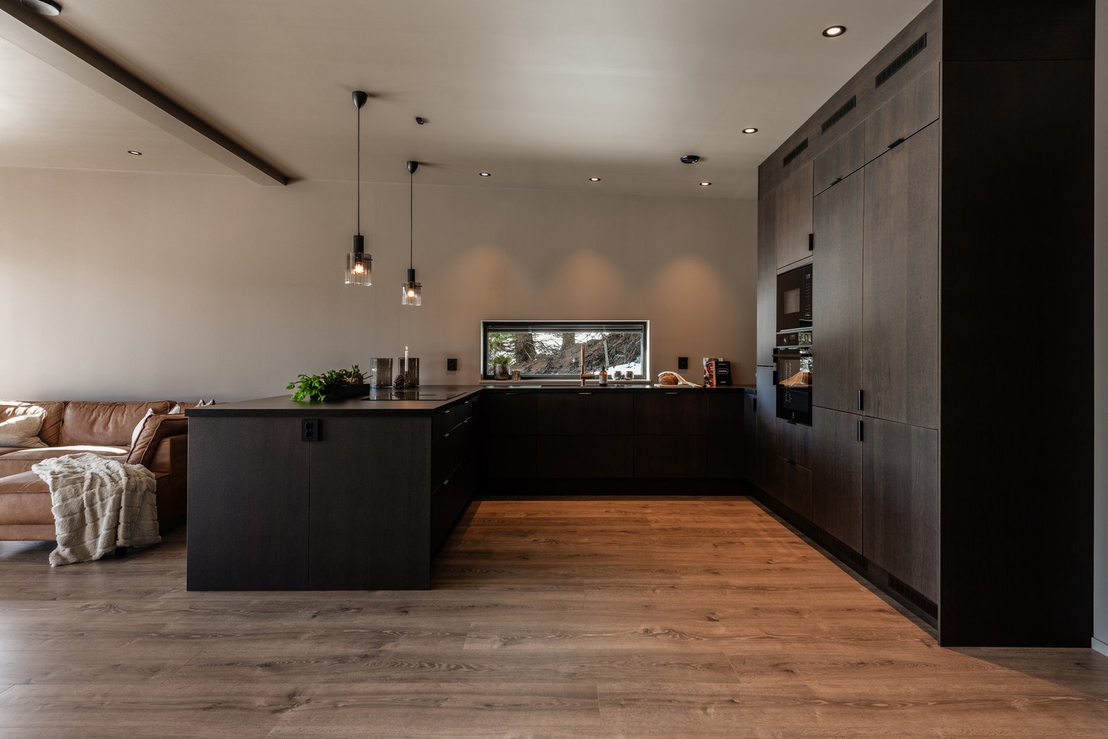 Lekkert og funksjonelt kjøkken Galleribilde