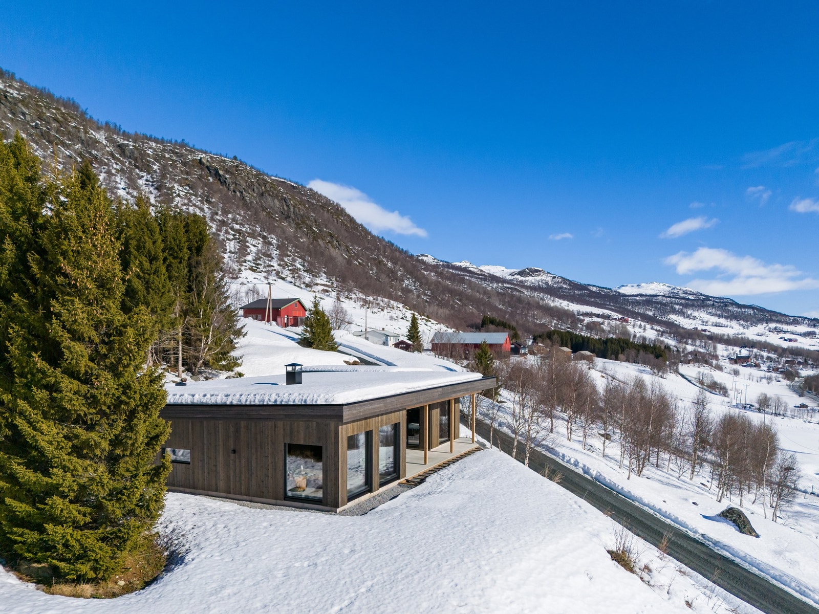 Her bor du i rolige omgivelser, tett på naturen Galleribilde