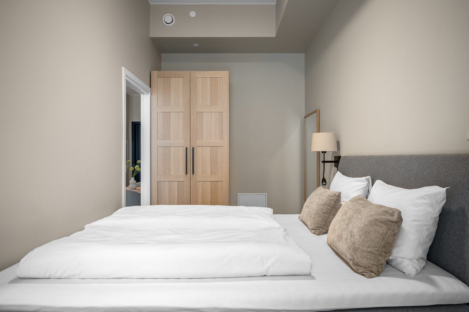 God plass til flere garderobeskap Galleribilde