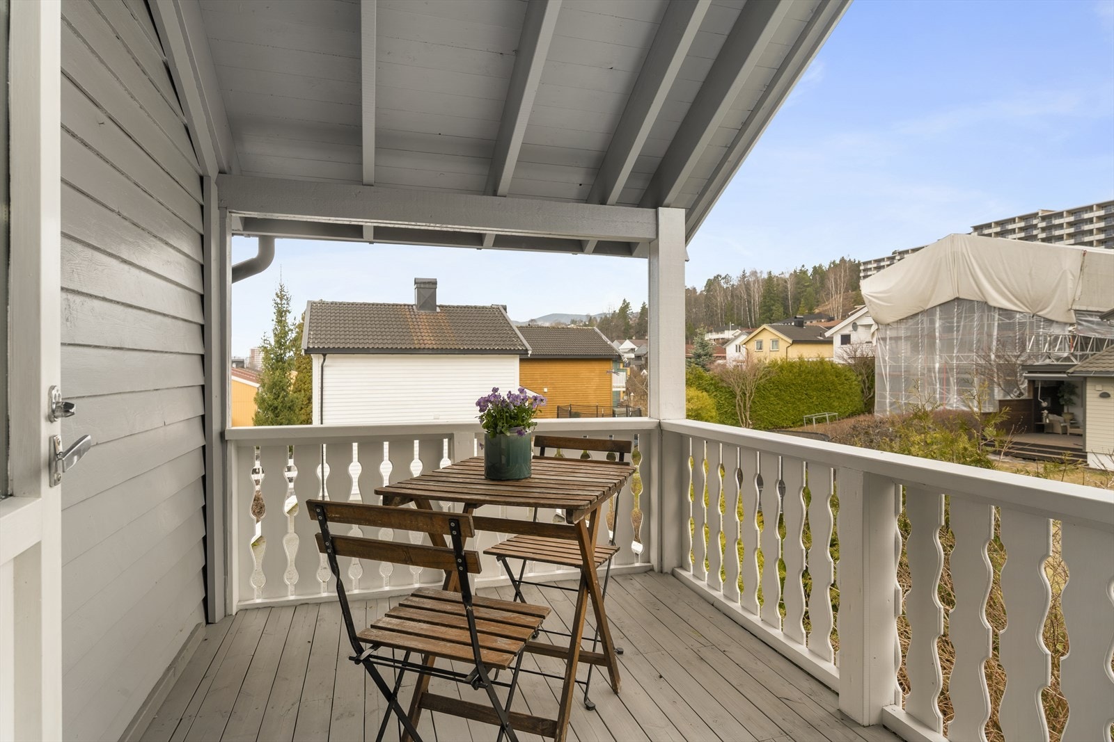 Start dagen med morgenkaffen på balkongen rett utenfor soverommet! Galleribilde